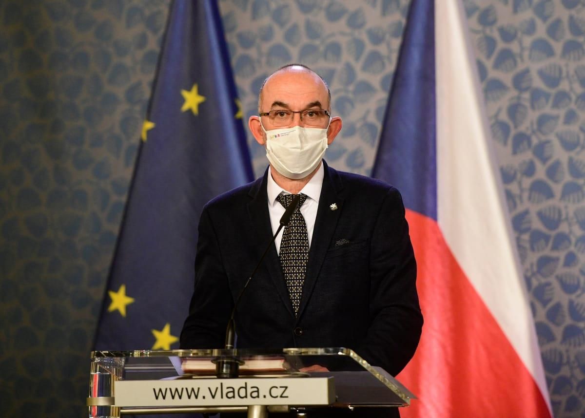 Главу Минздрава Чехии уволили после отказа приобрести российскую вакцину