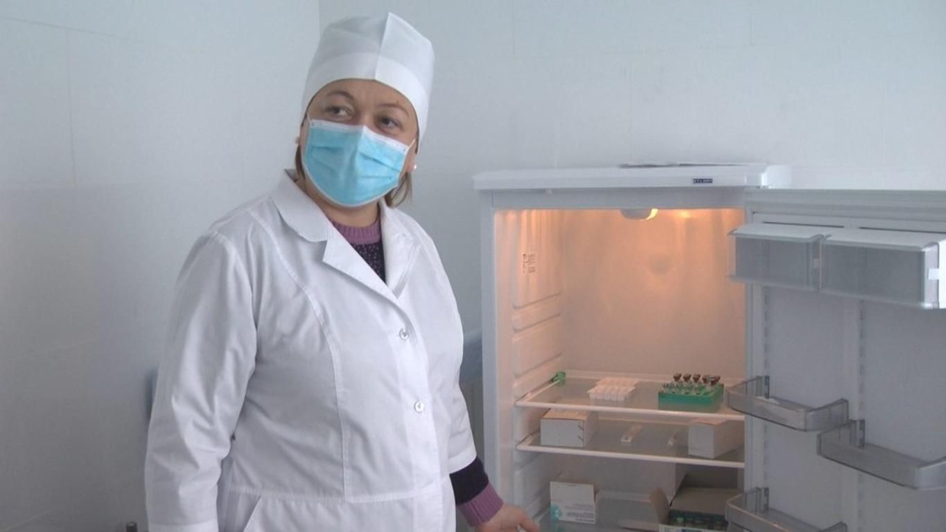 Первая украинка, которая получила две дозы вакцины, рассказала о побочных реакциях и прививке