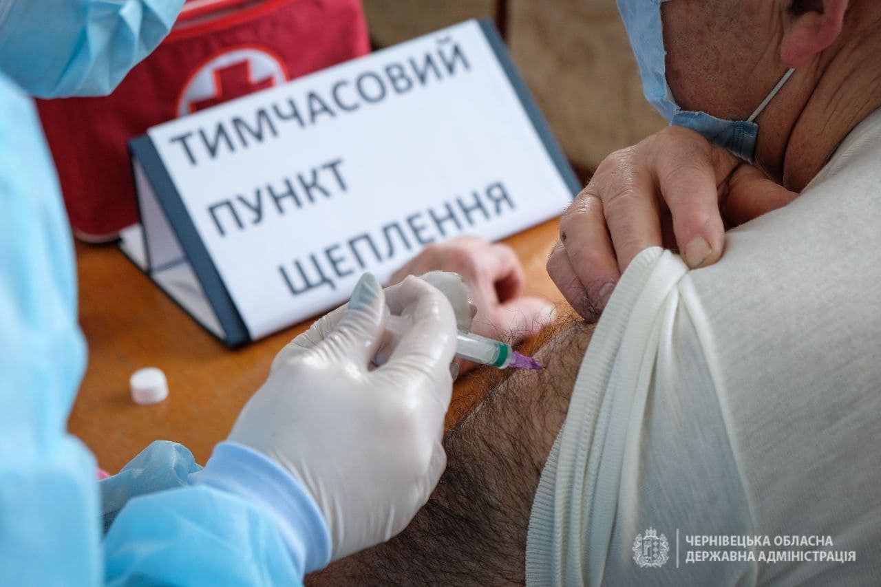 Все, кто сейчас прививается препаратом CoronaVac, гарантированно получат вторую дозу, – МОЗ Все, кто сейчас прививается препаратом CoronaVac, гарантированно получат вторую дозу, – МОЗ