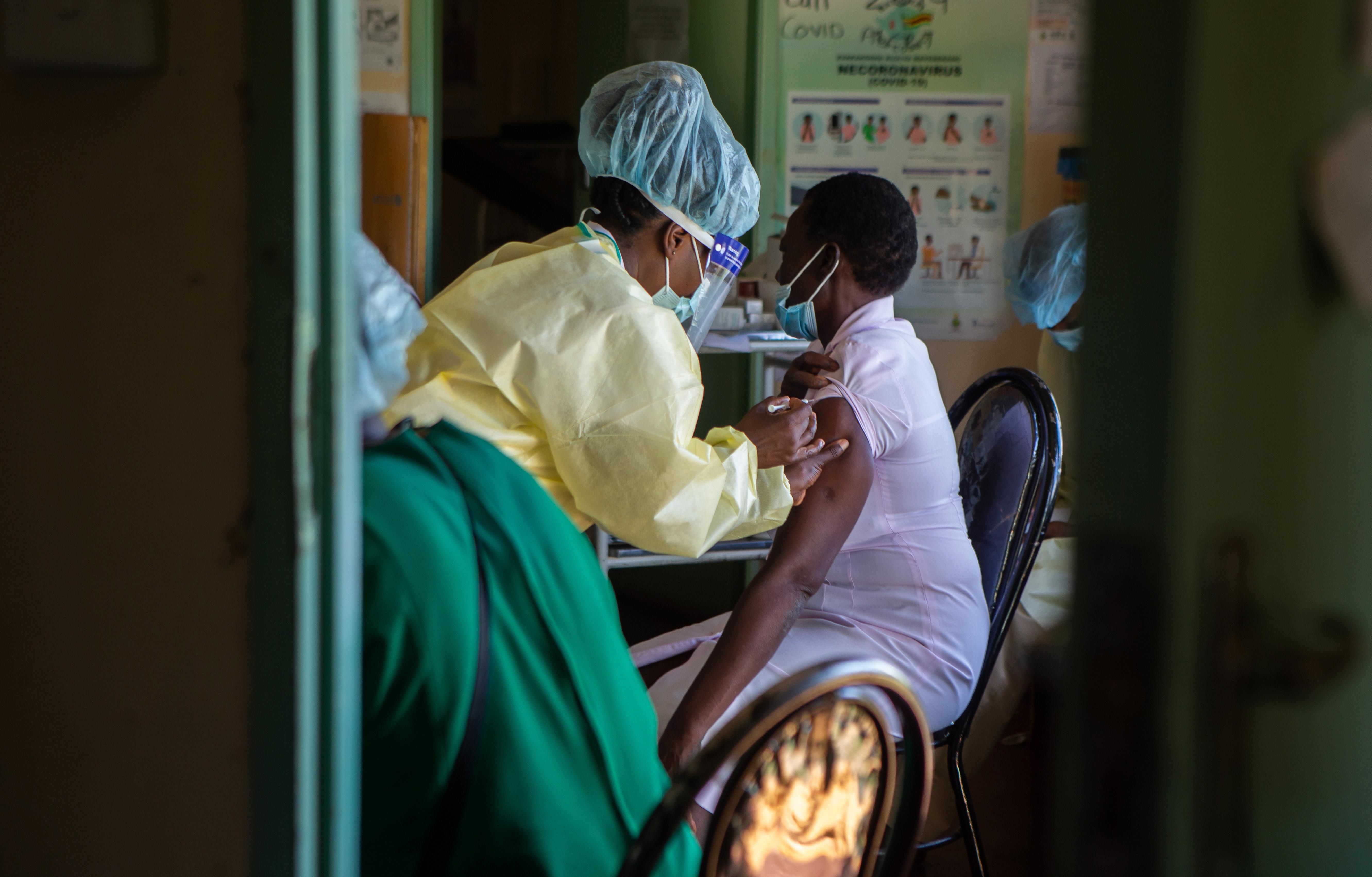 В Анголі виявили новий штам коронавірусу з 34 мутаціями В Анголі виявили новий штам коронавірусу з 34 мутаціями