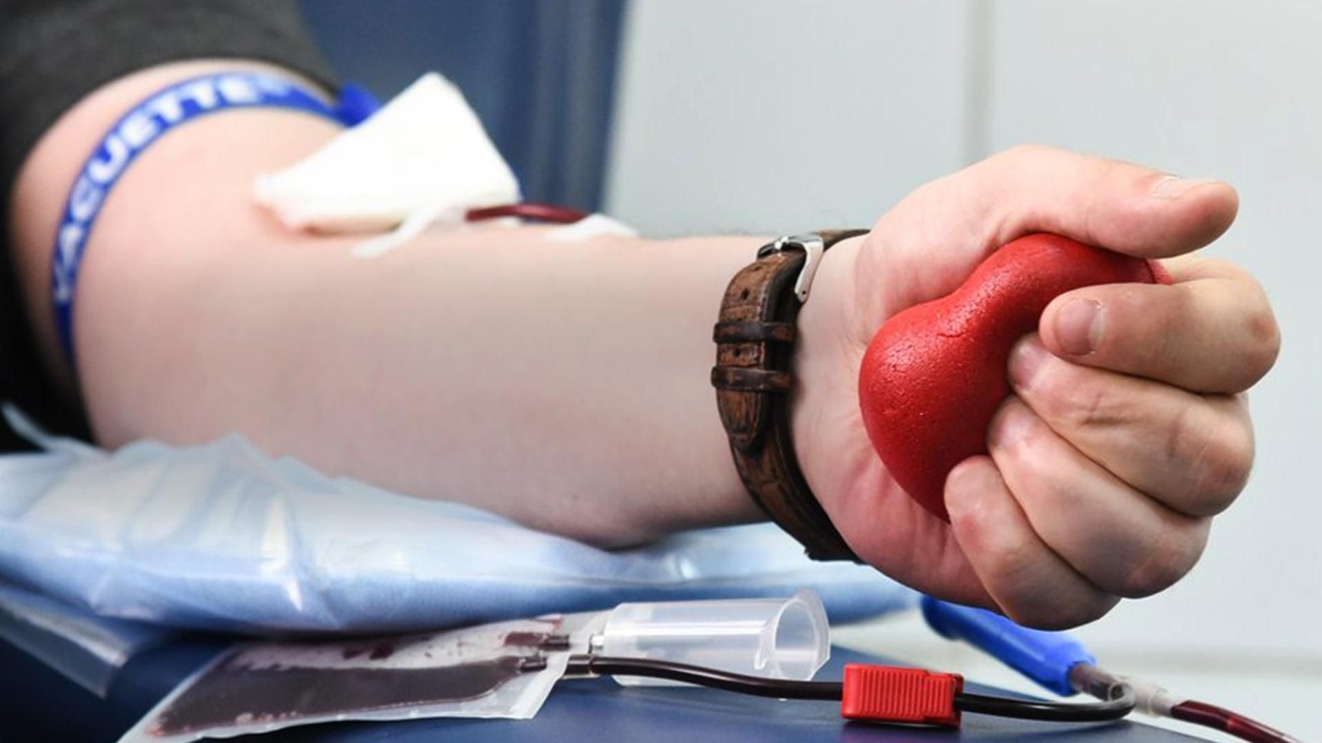 Украинским геям и лесбиянкам разрешили быть донорами крови, – правозащитники