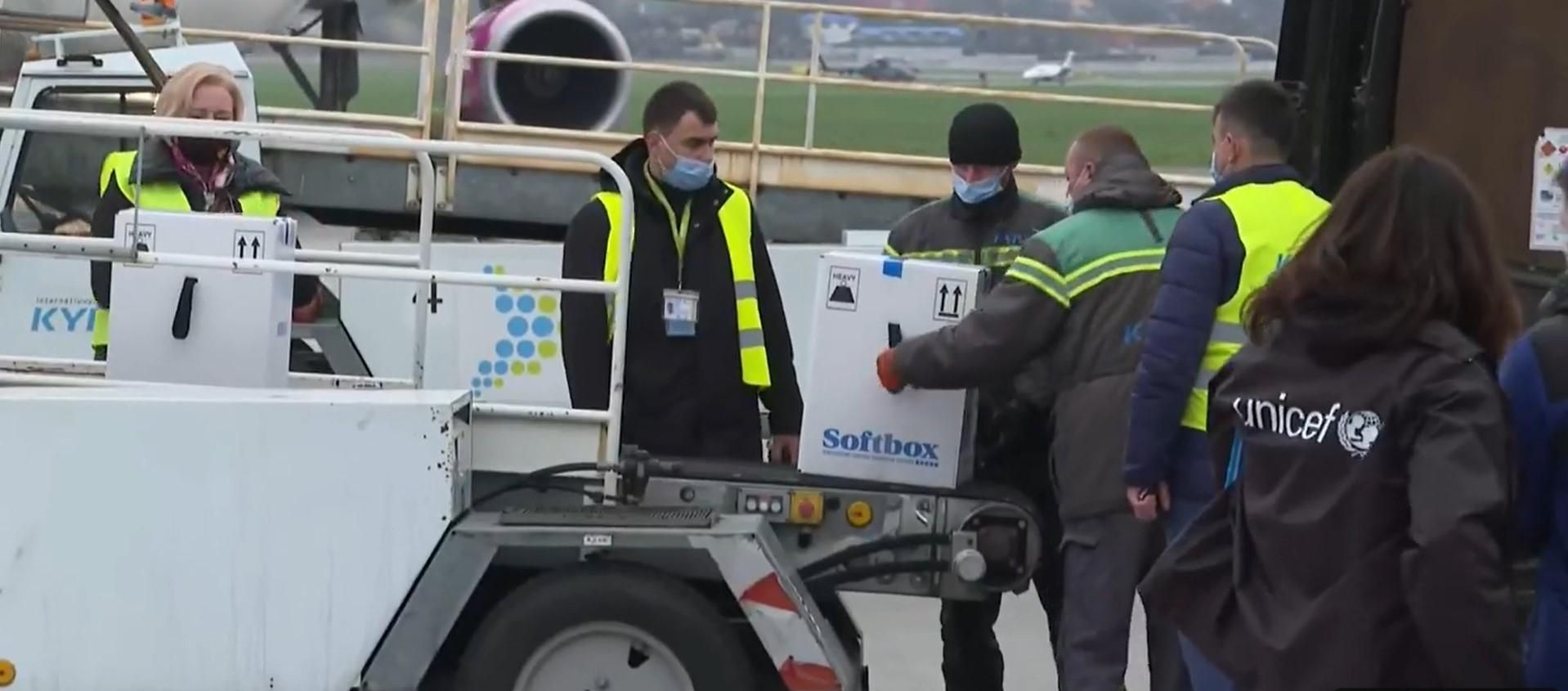 Pfizer вакцина Україна: препарат прибув у Київ, який склад вакцини Pfizer вакцина Україна: препарат прибув у Київ, який склад вакцини