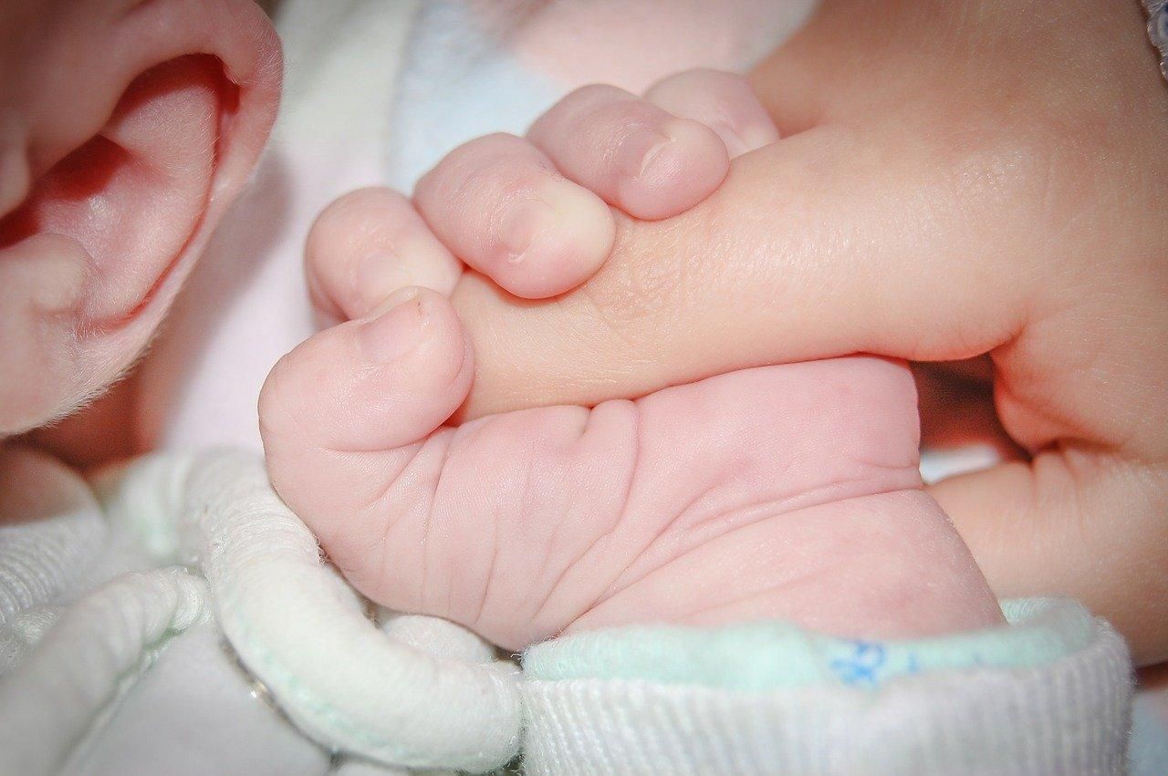 У Львові рятують немовля з важким перебігом СOVID-19: воно народилось від хворої мами