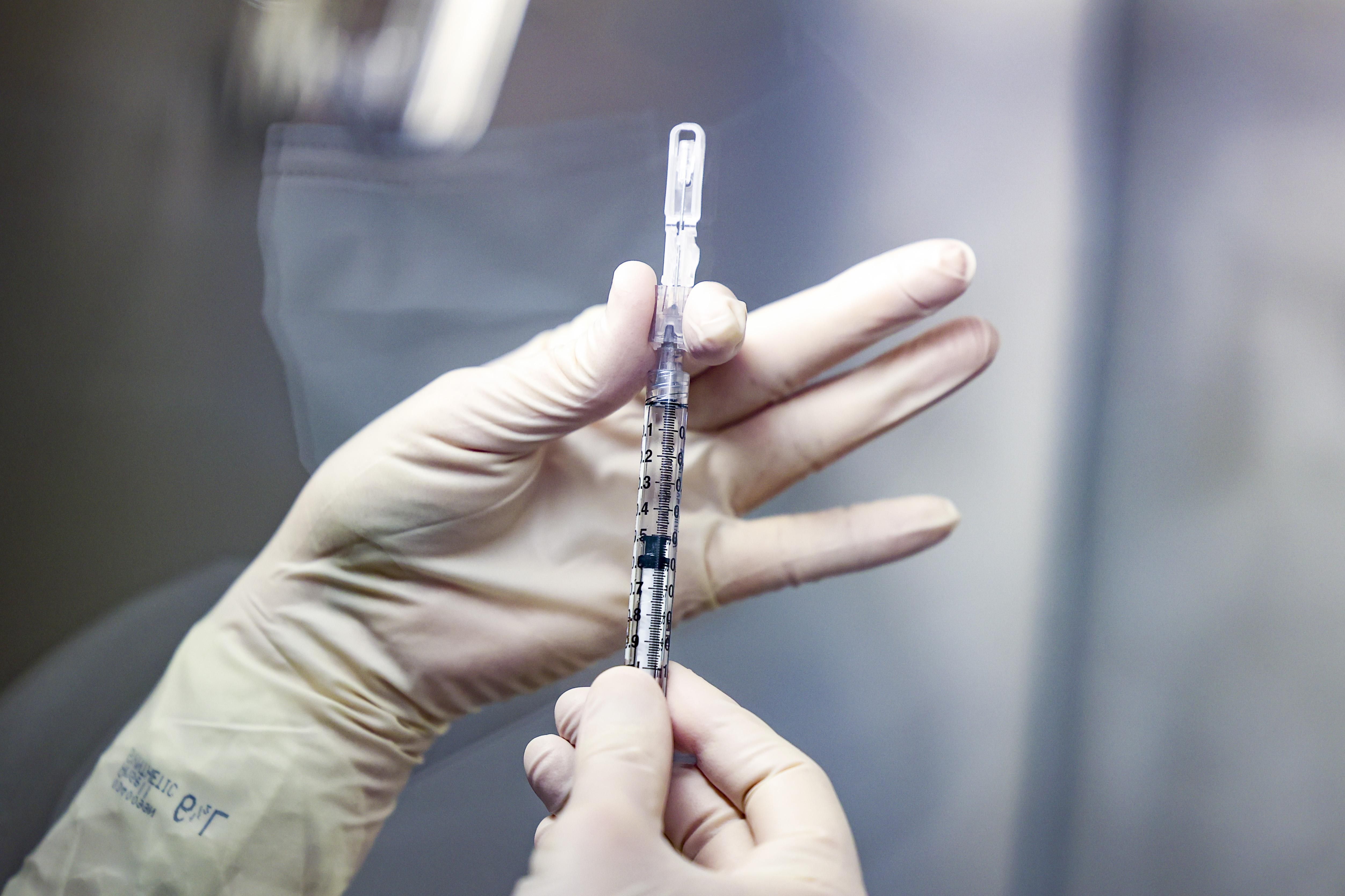 Регулятор ЕС заявил о связи вакцины Johnson & Johnson с тромбозами
