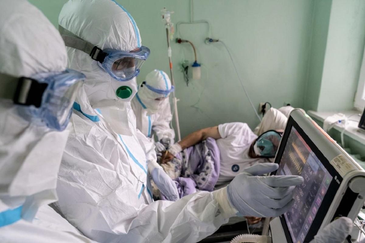 COVID-19: в Украине снова выросла смертность и количество госпитализированных