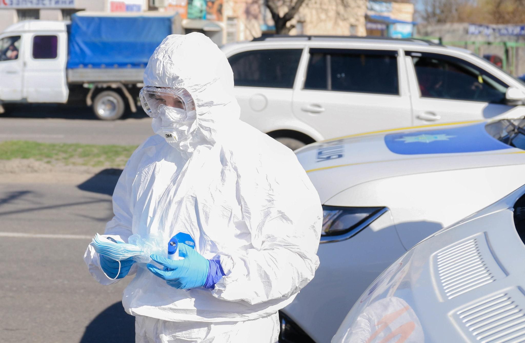 Коли в Україні зменшиться смертність від коронавірусу: прогноз НАН