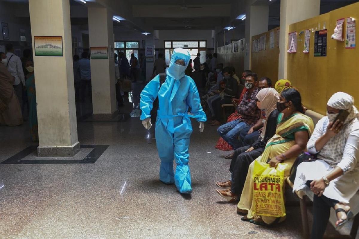 "Ми живемо ніби у розпал війни": в Індії знову рекордні показники коронавірусу за добу