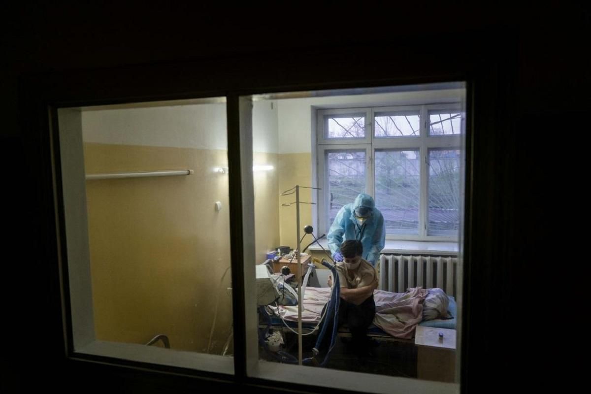 Коронавірус в Україні: кількість госпіталізацій зросла