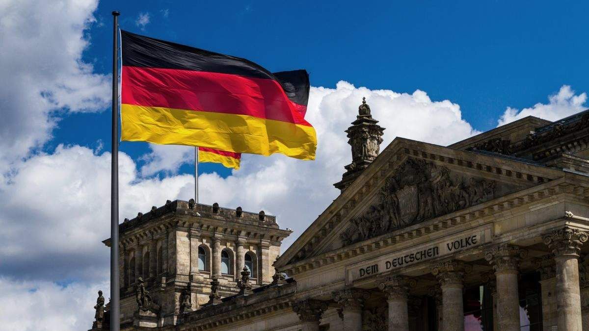 В Германии вакцинированных людей освободили от карантинных ограничений