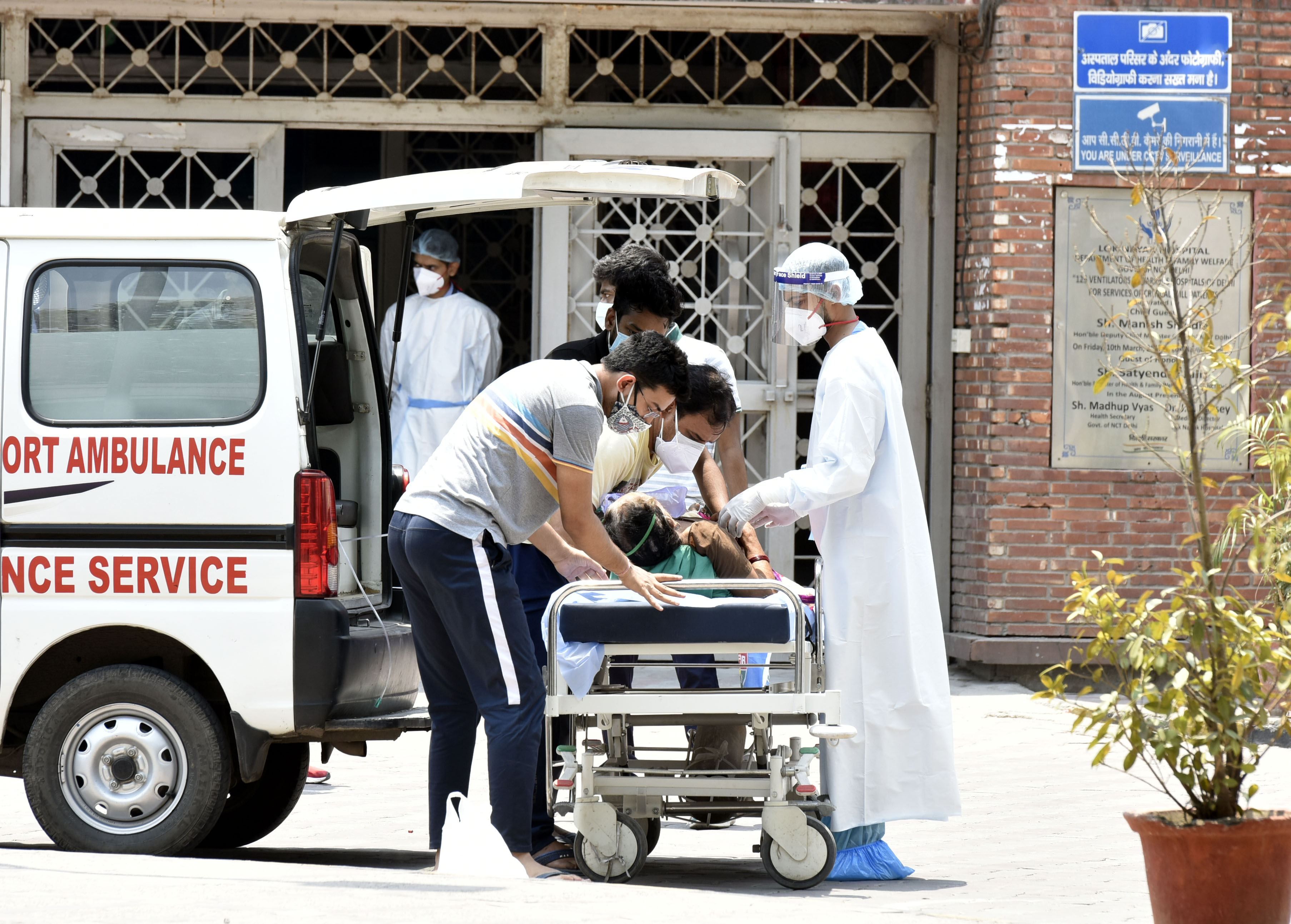 Грозит слепота: в Индии после COVID-19 людям диагностируют "черный грибок" Грозит слепота: в Индии после COVID-19 людям диагностируют "черный грибок"