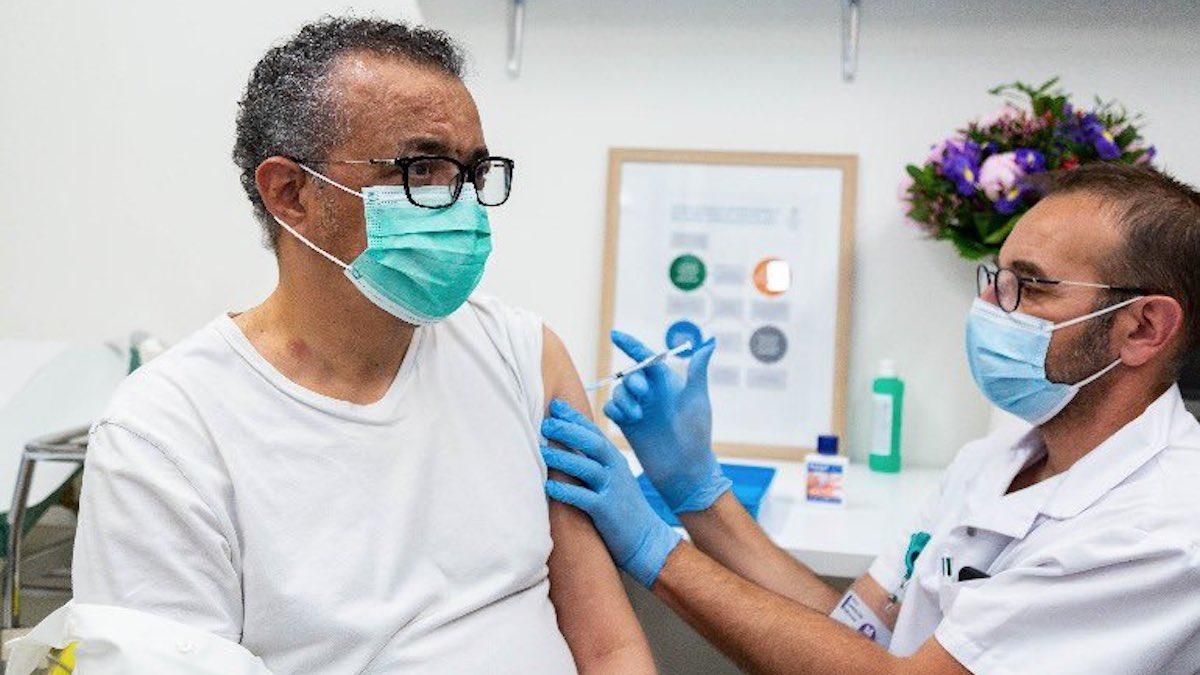 Против коронавируса вакцинировался глава ВОЗ Гебреисус Против коронавируса вакцинировался глава ВОЗ Гебреисус