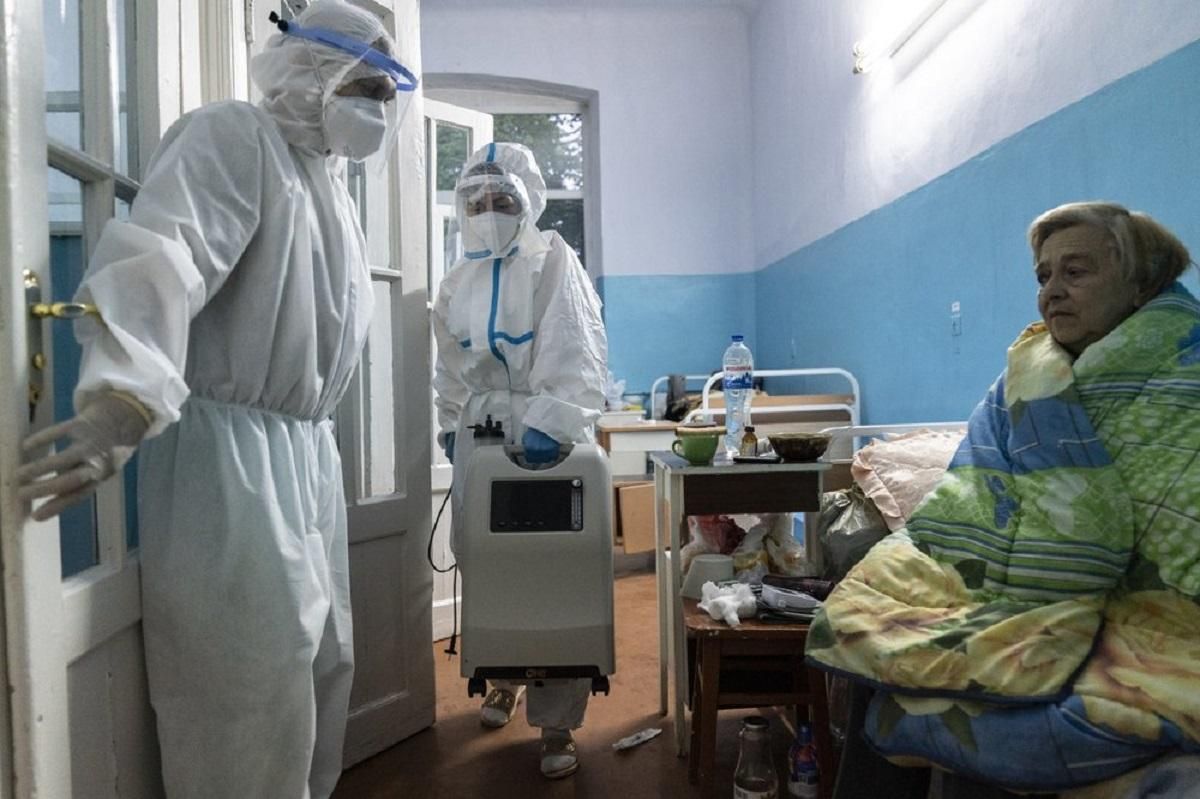 Коронавірус в Україні: добова кількість померлих знову зросла