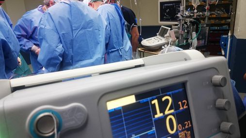 Львовские хирурги удалили очень редкую опухоль у 40-летнего пациента