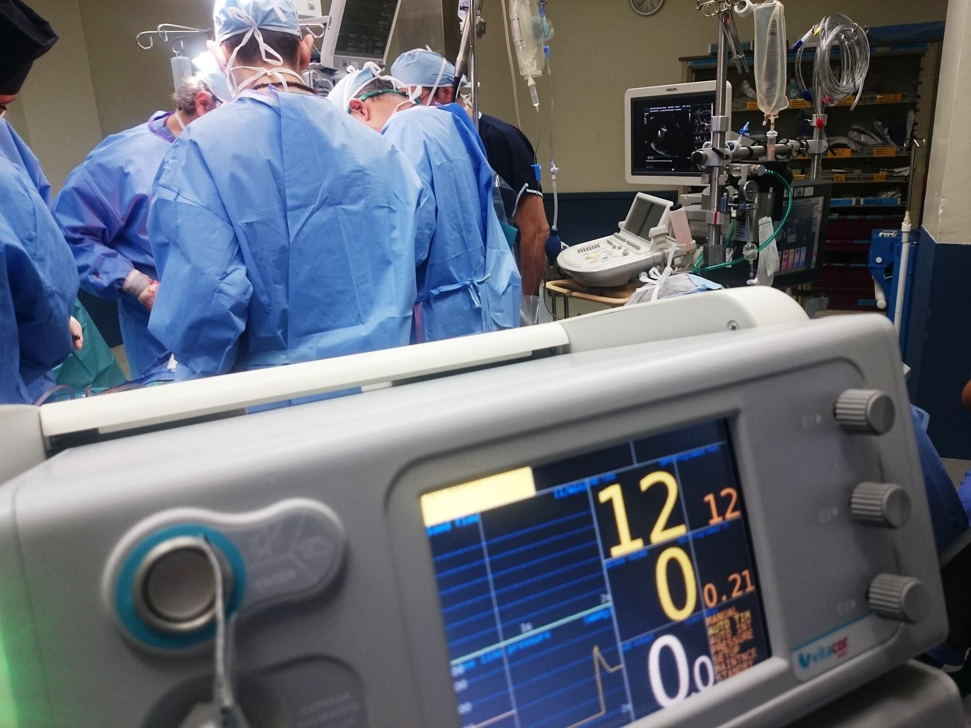 Львовские хирурги удалили очень редкую опухоль у 40-летнего пациента