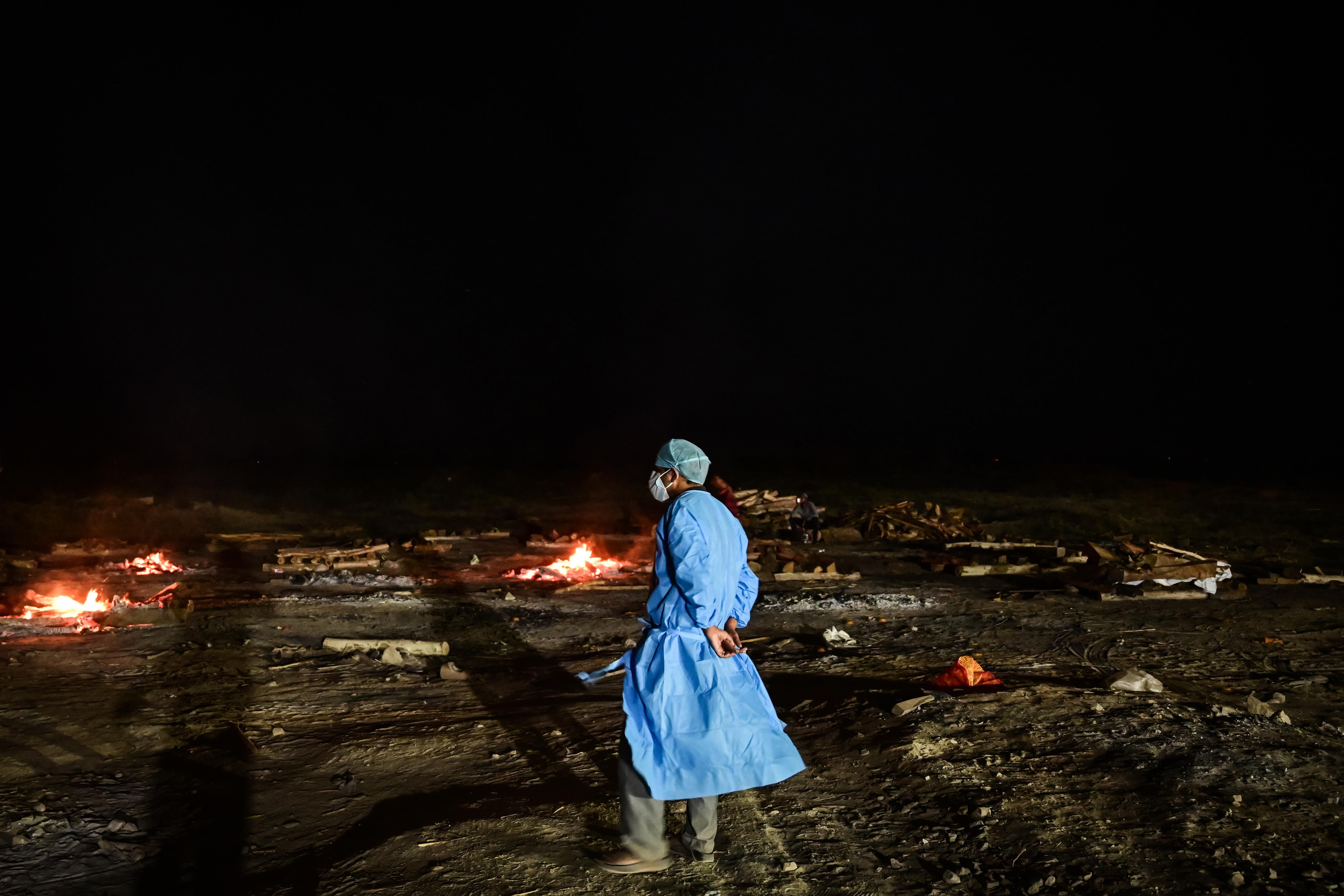 Жертвы COVID-19: в индийской реке Ганг нашли сотни трупов, – СМИ Жертвы COVID-19: в индийской реке Ганг нашли сотни трупов, – СМИ