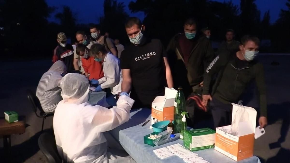 Пропонують Супутник V: на Донбасі бойовики оголосили військові збори Пропонують Супутник V: на Донбасі бойовики оголосили військові збори