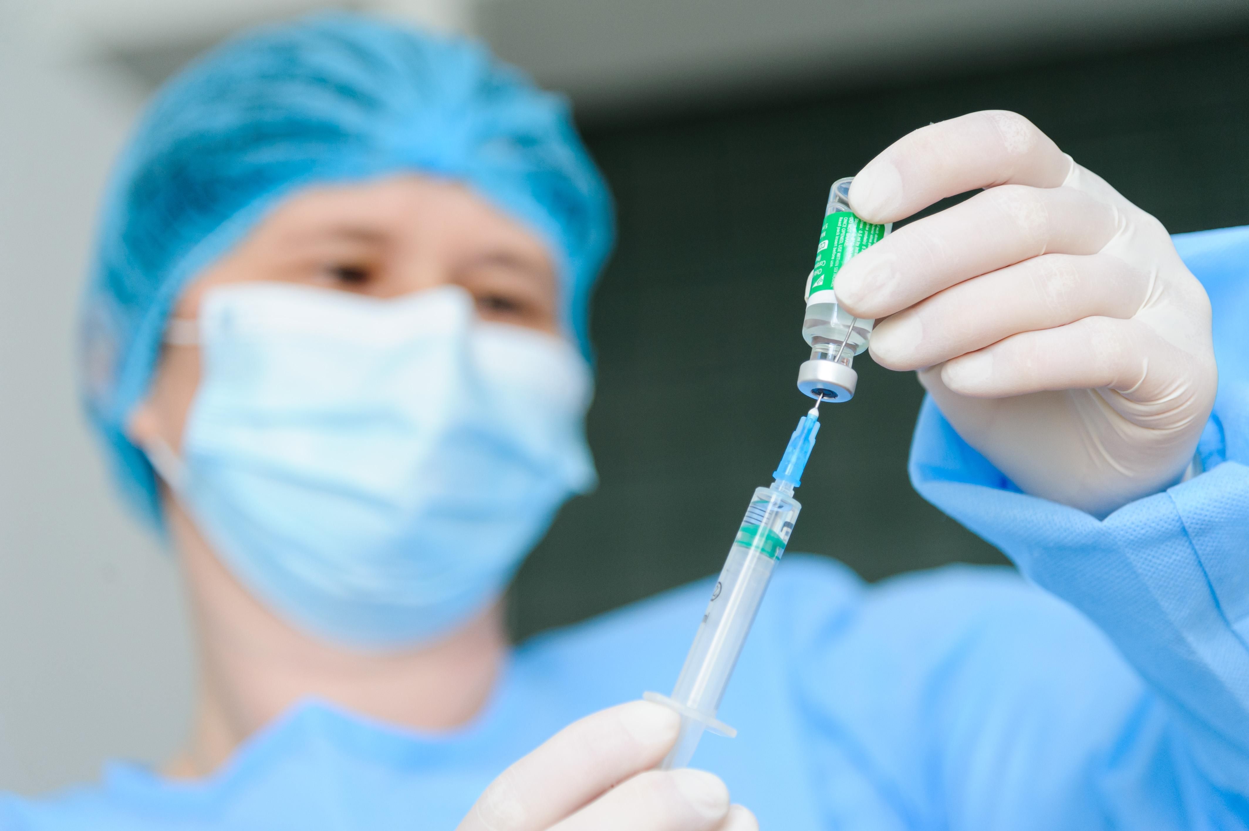 EMA не рекомендует вводить вторую дозу вакцины AstraZeneca, если возникли тромбы EMA не рекомендует вводить вторую дозу вакцины AstraZeneca, если возникли тромбы