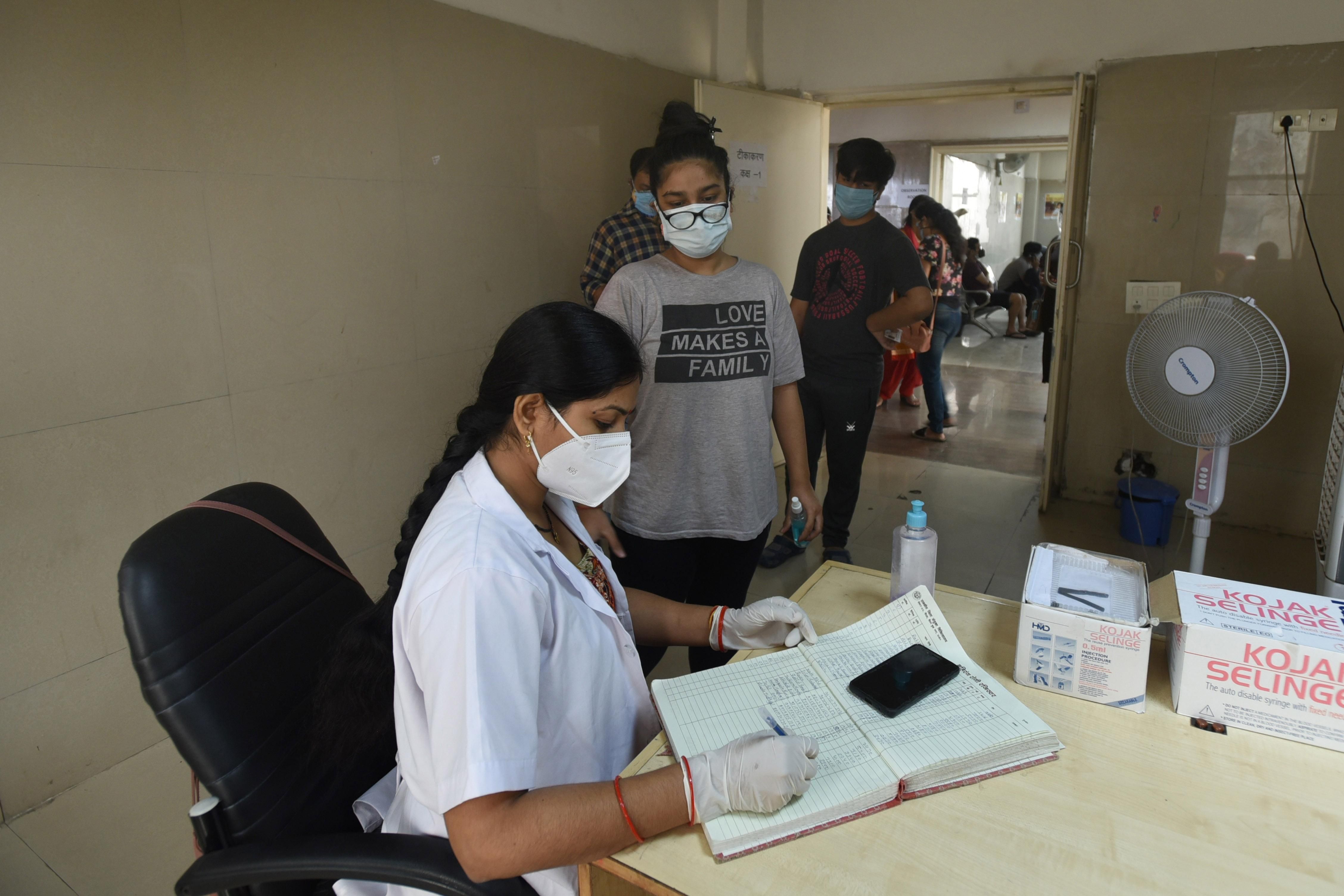 В Индии попросили удалить упоминания об индийском штамме COVID-19 из соцсетей из-за вреда имиджу В Индии попросили удалить упоминания об индийском штамме COVID-19 из соцсетей из-за вреда имиджу