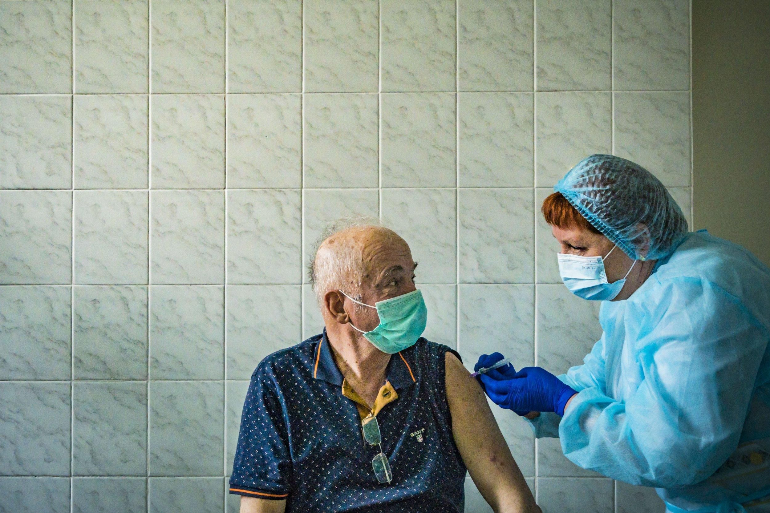 В 5 областях Украины за сутки не сделали ни одной COVID-прививки