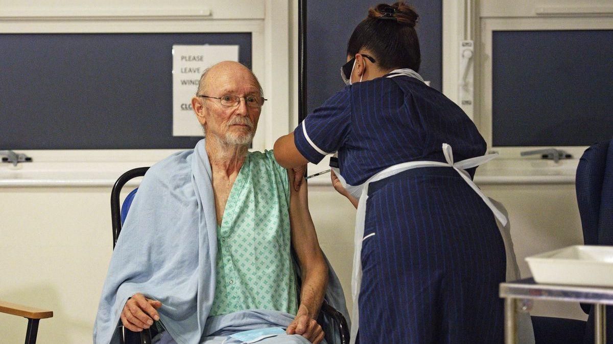 У Британії помер перший чоловік у світі, якого щепили проти COVID-19 У Британії помер перший чоловік у світі, якого щепили проти COVID-19