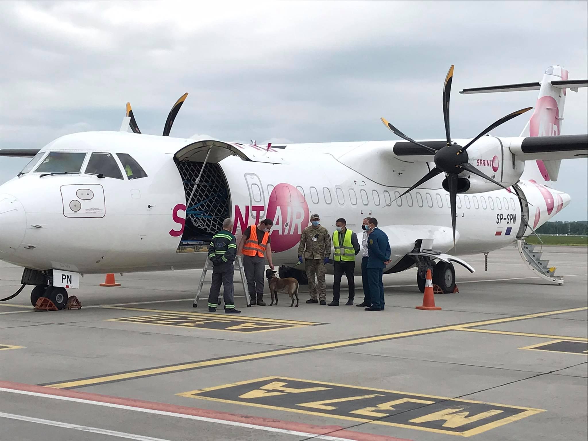 В Україну прибула партія Pfizer, яку закупили за держані гроші: фото та відео В Україну прибула партія Pfizer, яку закупили за держані гроші: фото та відео