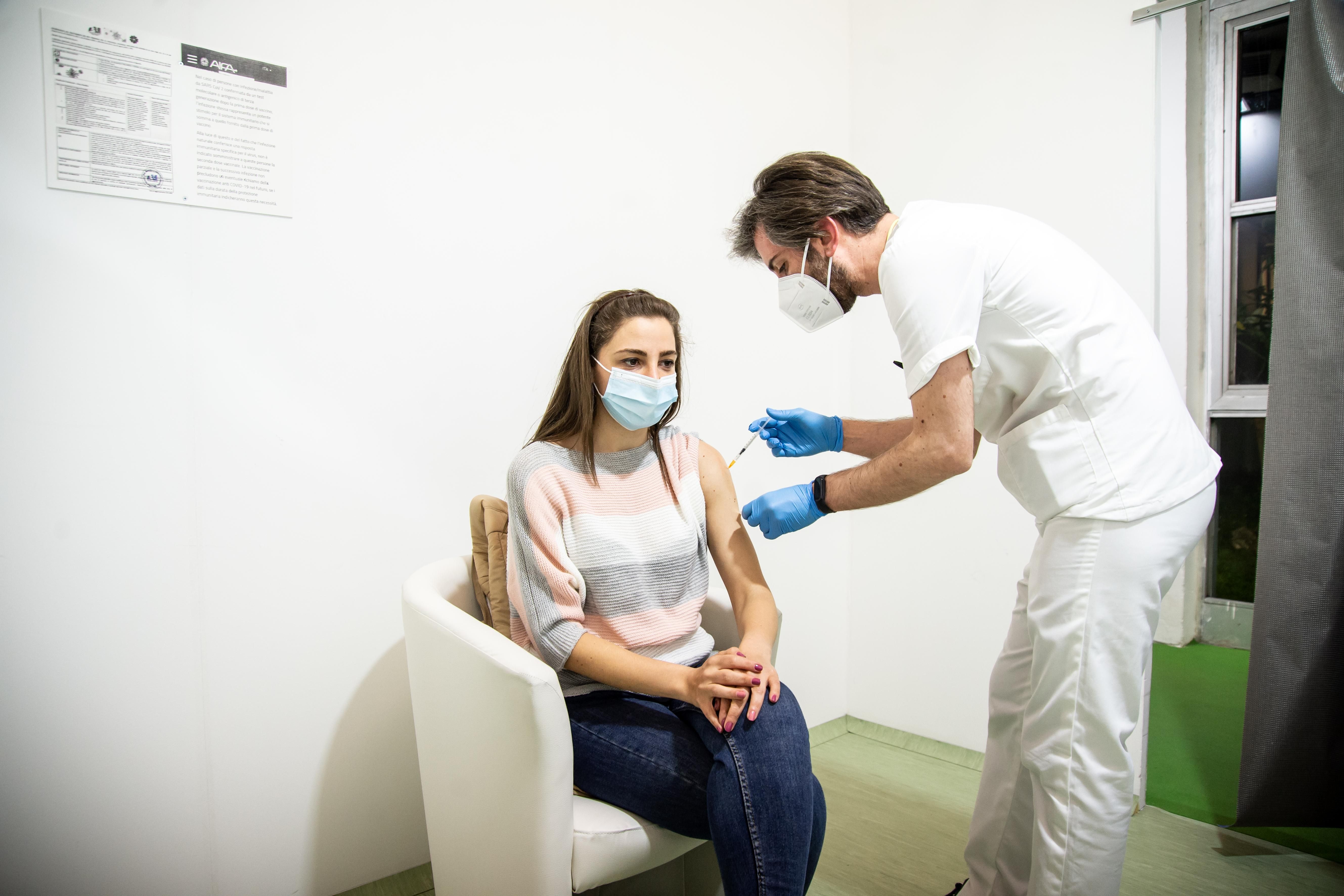 Бельгія призупинила щеплення вакциною Johnson & Johnson для молодих людей через смерть пацієнтки Бельгія призупинила щеплення вакциною Johnson & Johnson для молодих людей через смерть пацієнтки