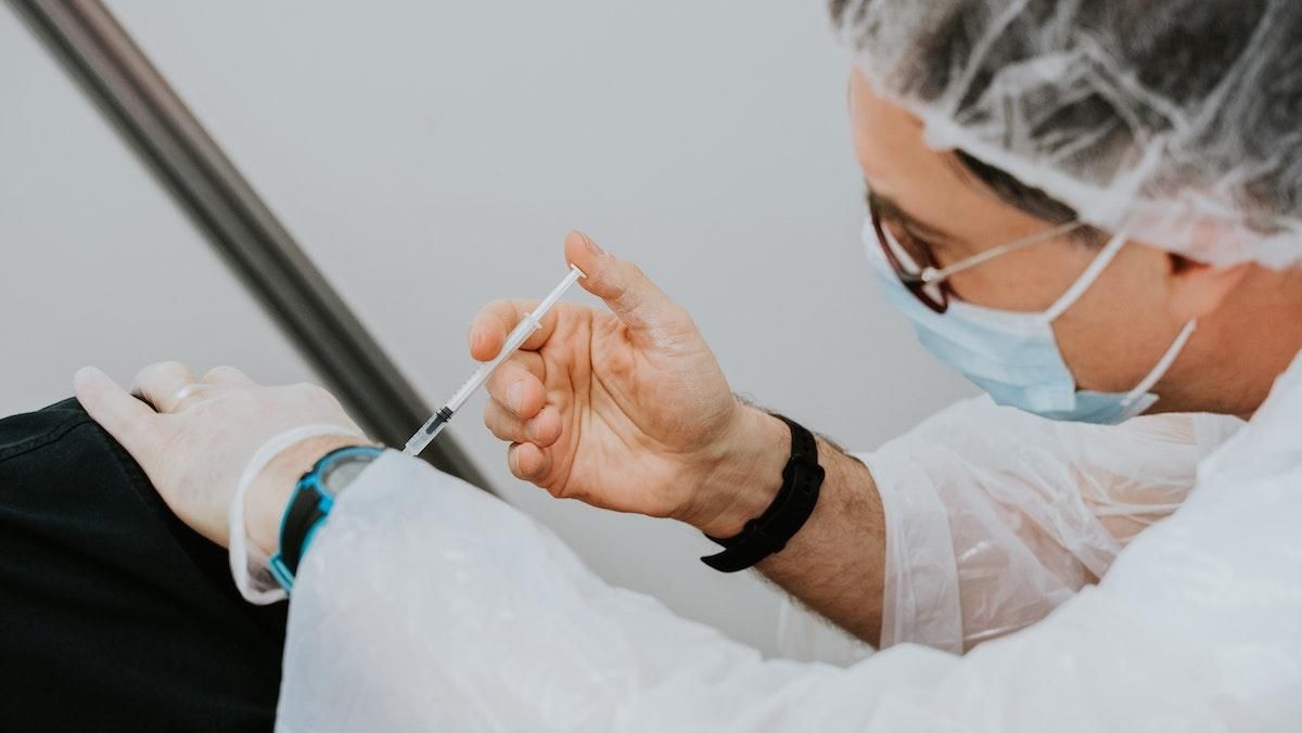 Побічні ефекти від вакцинації в українців: дані по кожній вакцині Побічні ефекти від вакцинації в українців: дані по кожній вакцині