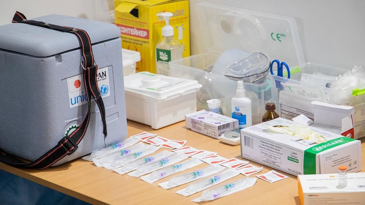 Центри вакцинації у Києві та Львові: скільки людей отримали щеплення Центри вакцинації у Києві та Львові: скільки людей отримали щеплення