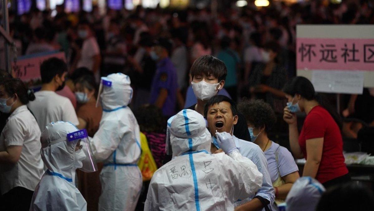 В Китае изолировали часть мегаполиса из-за 20 случаев COVID-19 В Китае изолировали часть мегаполиса из-за 20 случаев COVID-19