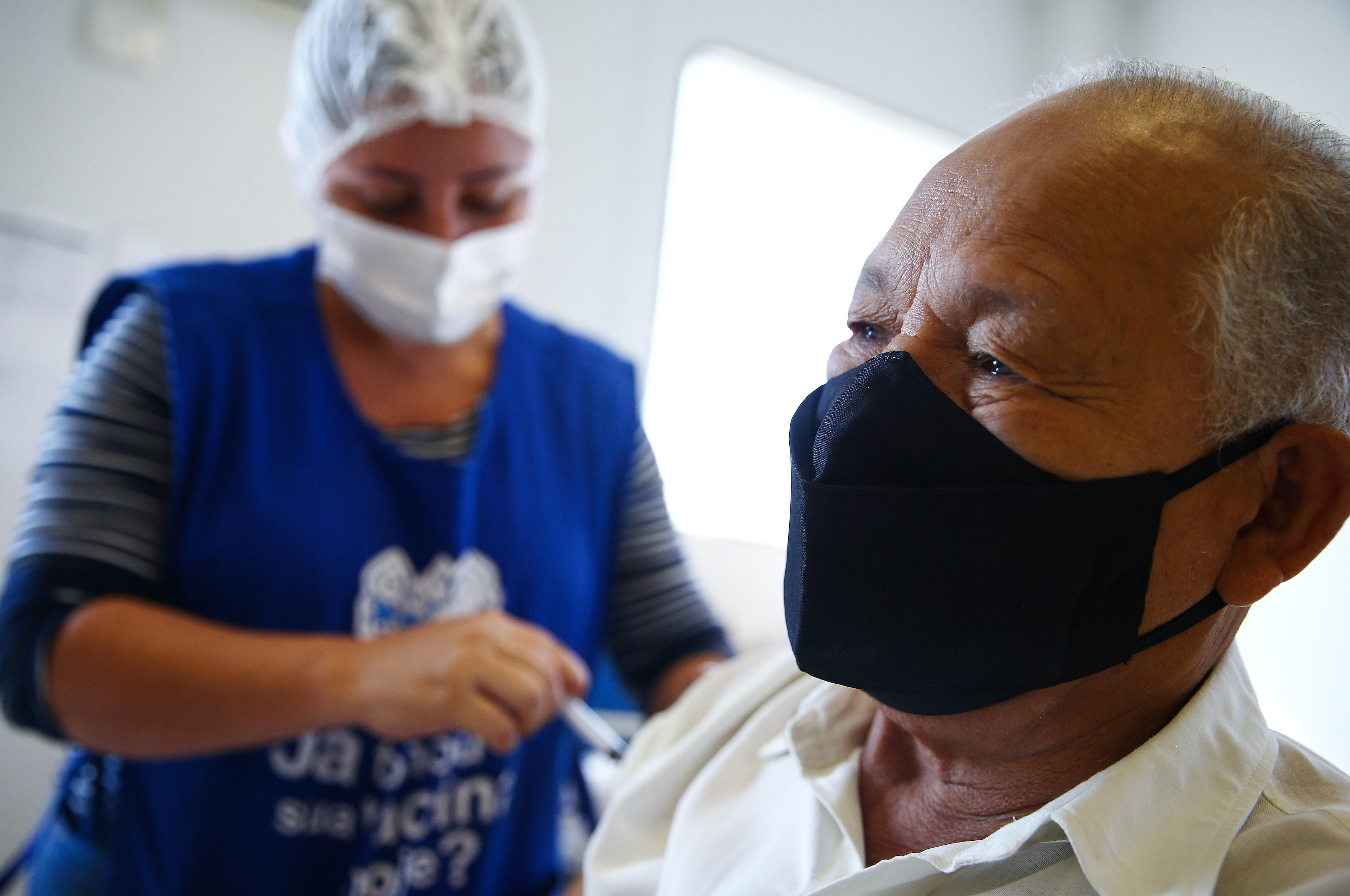 Вакцинация снижает смертность от коронавируса на 95%: эксперимент в Бразилии Вакцинация снижает смертность от коронавируса на 95%: эксперимент в Бразилии