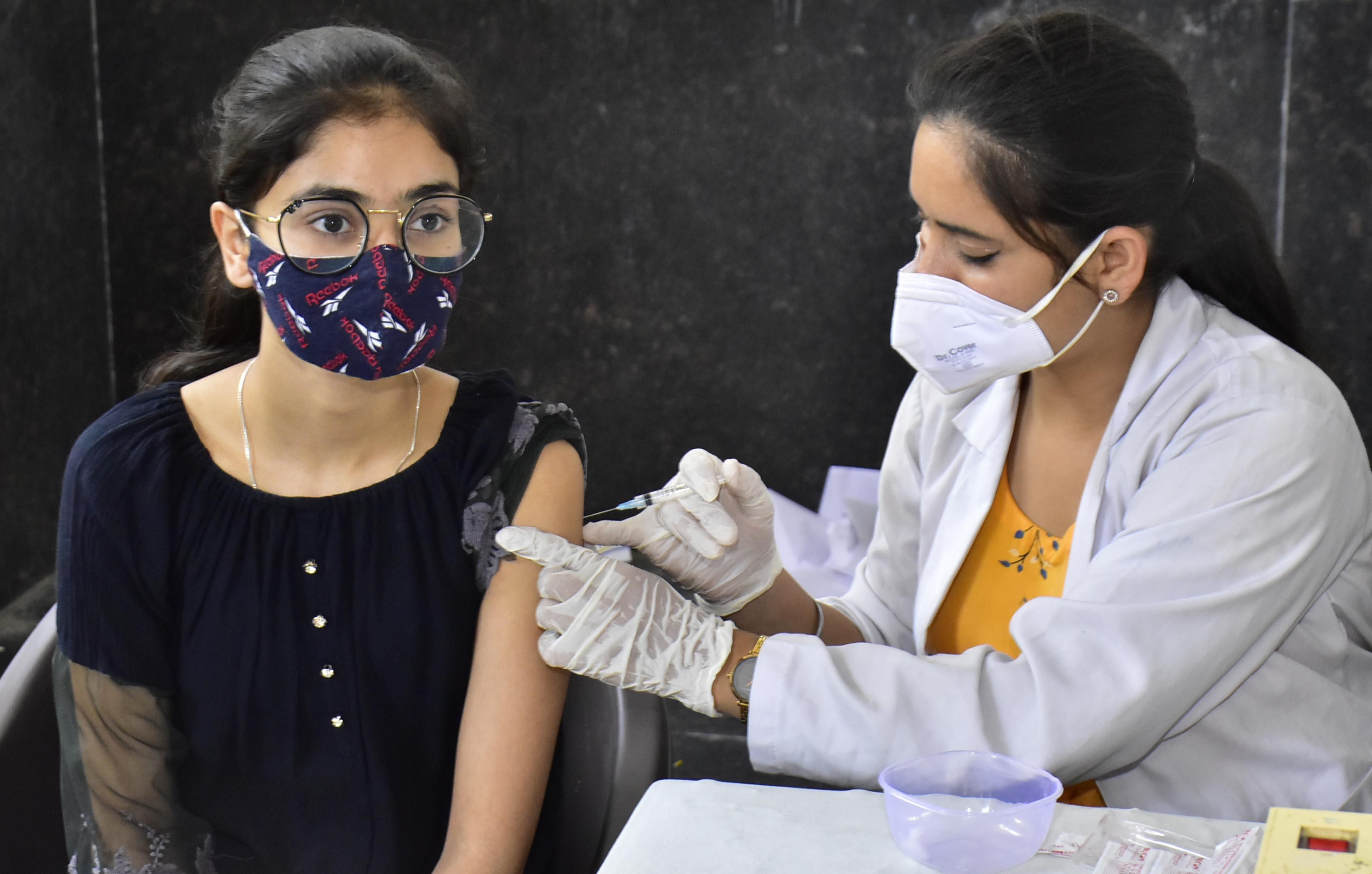 Вакцинация против COVID-19 снижает риск госпитализации из-за индийского штамма на 93%