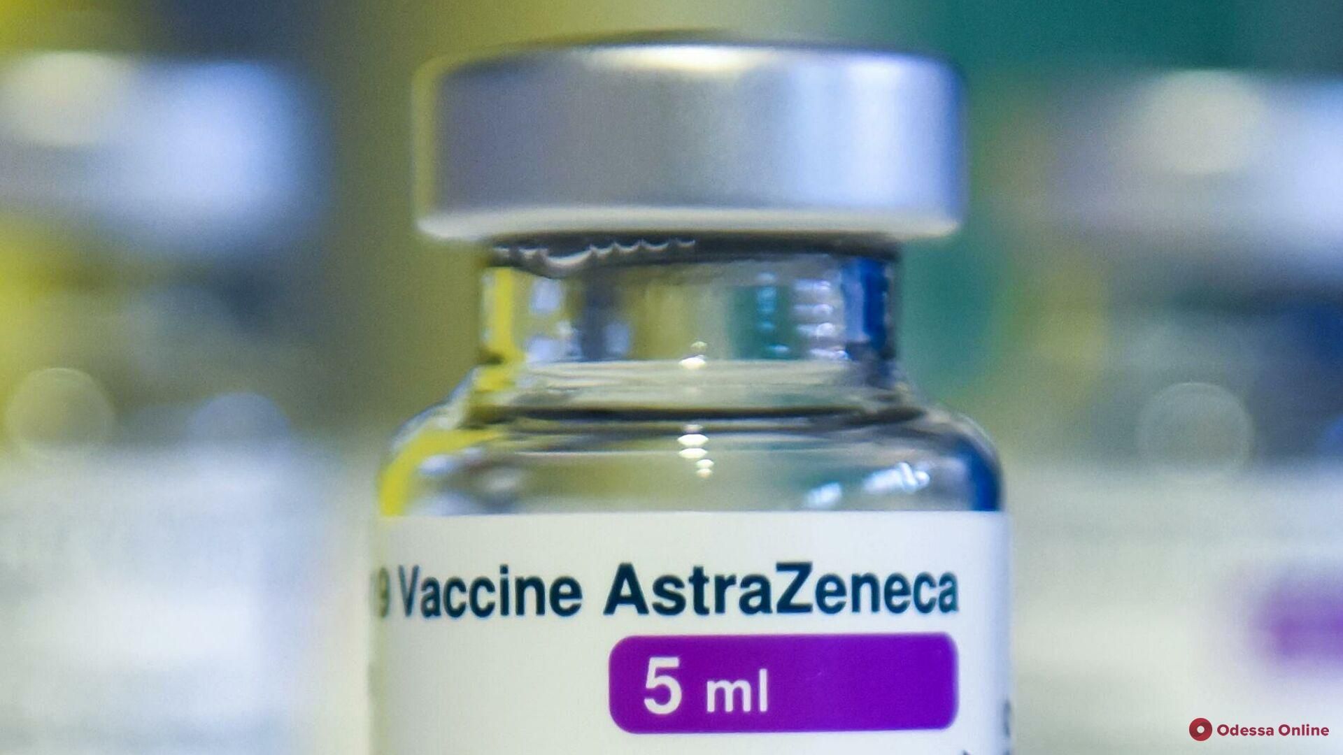 Новый побочный эффект вакцины от AstraZeneca: в ЕС обновили рекомендации