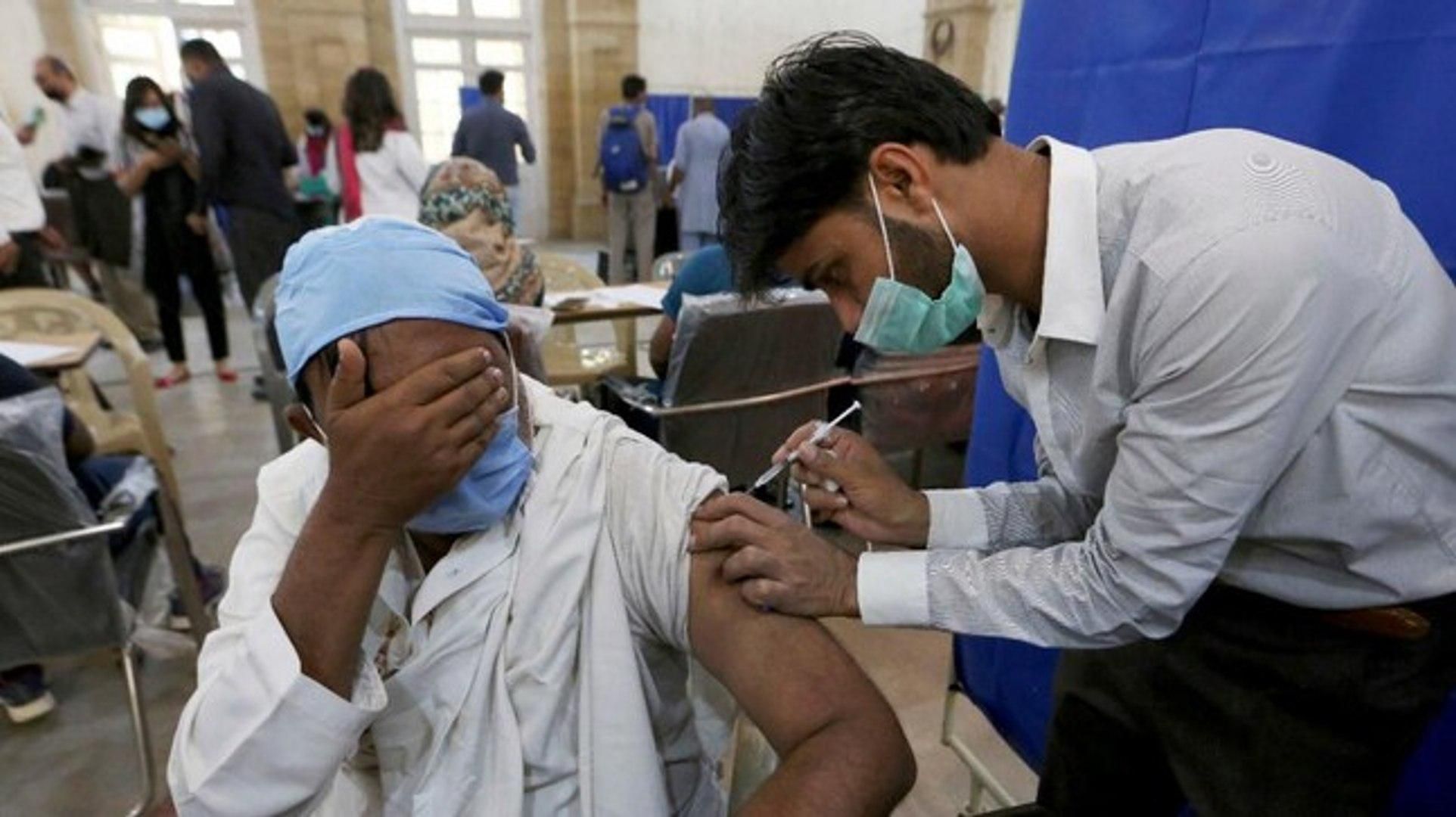 В Пакистане будут блокировать телефоны тем, кто не будет вакцинироваться от COVID-19