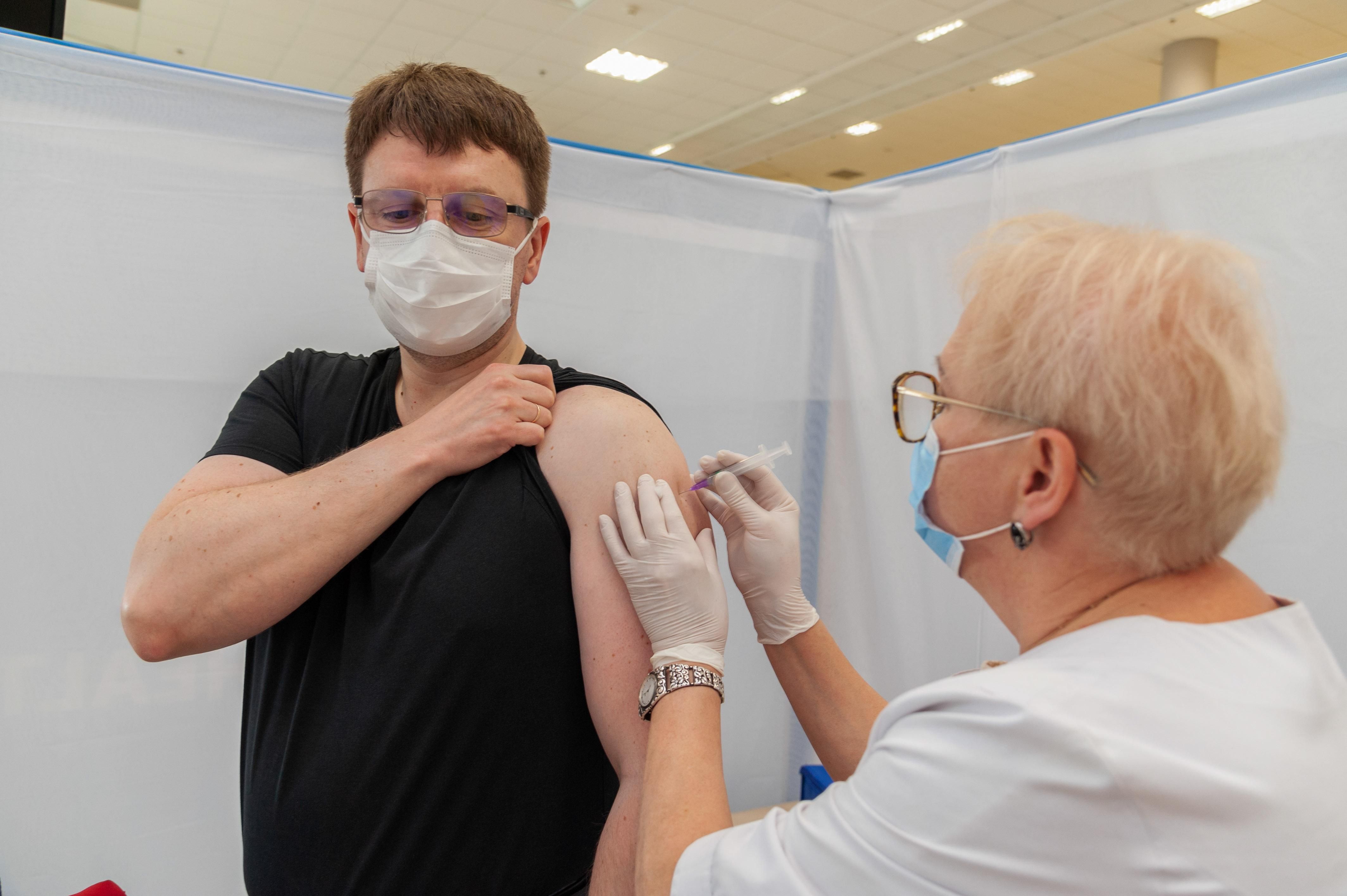 Вакцинація в Україні: за добу майже 35 тисяч людей отримали щеплення