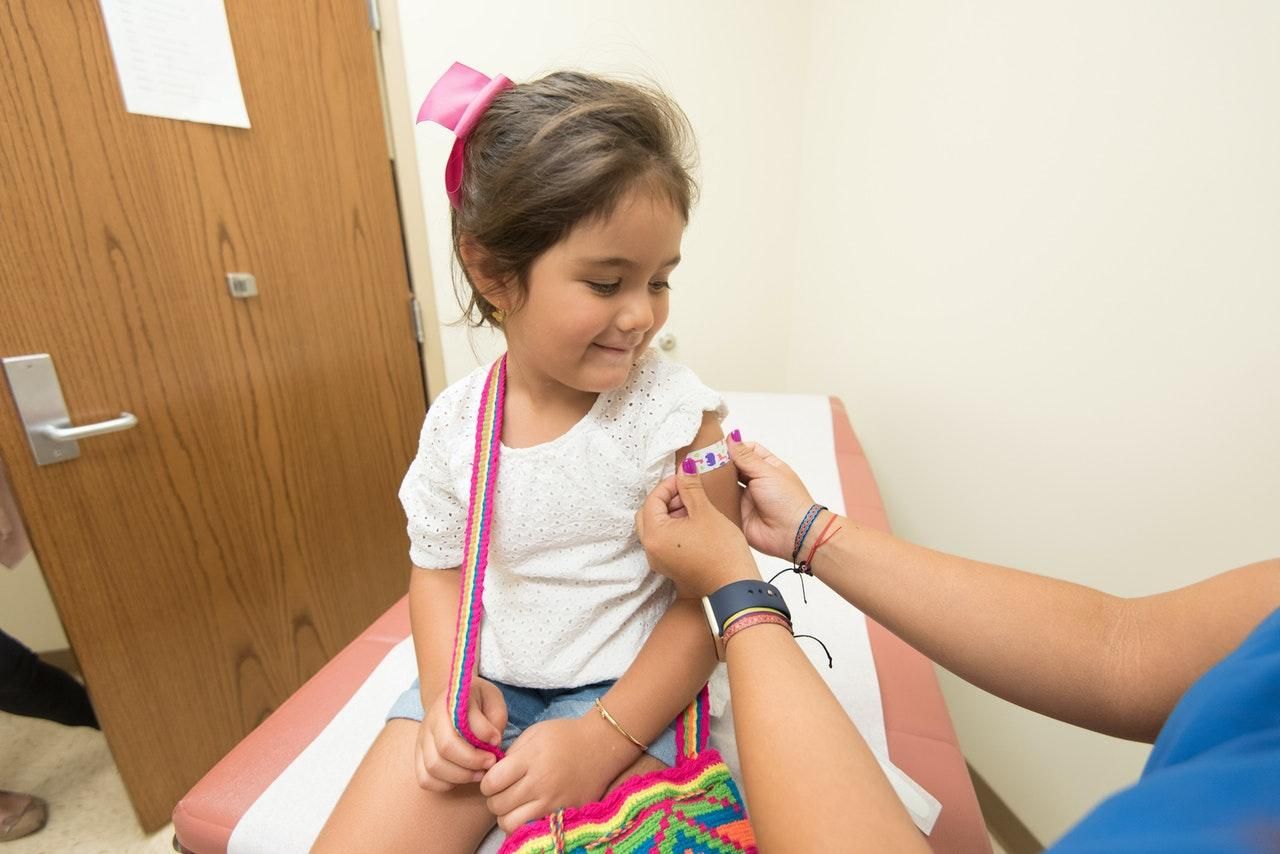 Чи вакцинуватимуть проти коронавірусу дітей в Україні: відповідь Ляшка