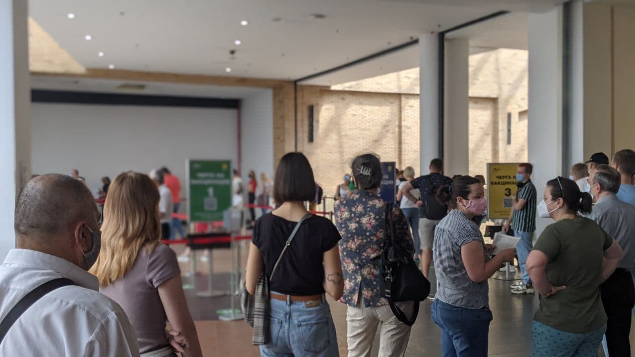 Можно ли сделать COVID-прививку в центре вакцинации без прописки Можно ли сделать COVID-прививку в центре вакцинации без прописки