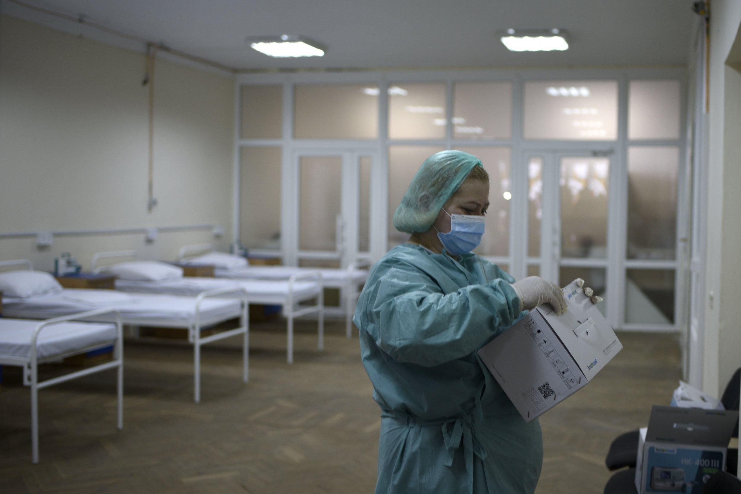 За добу в Україні госпіталізували більше COVID-хворих, ніж виявили