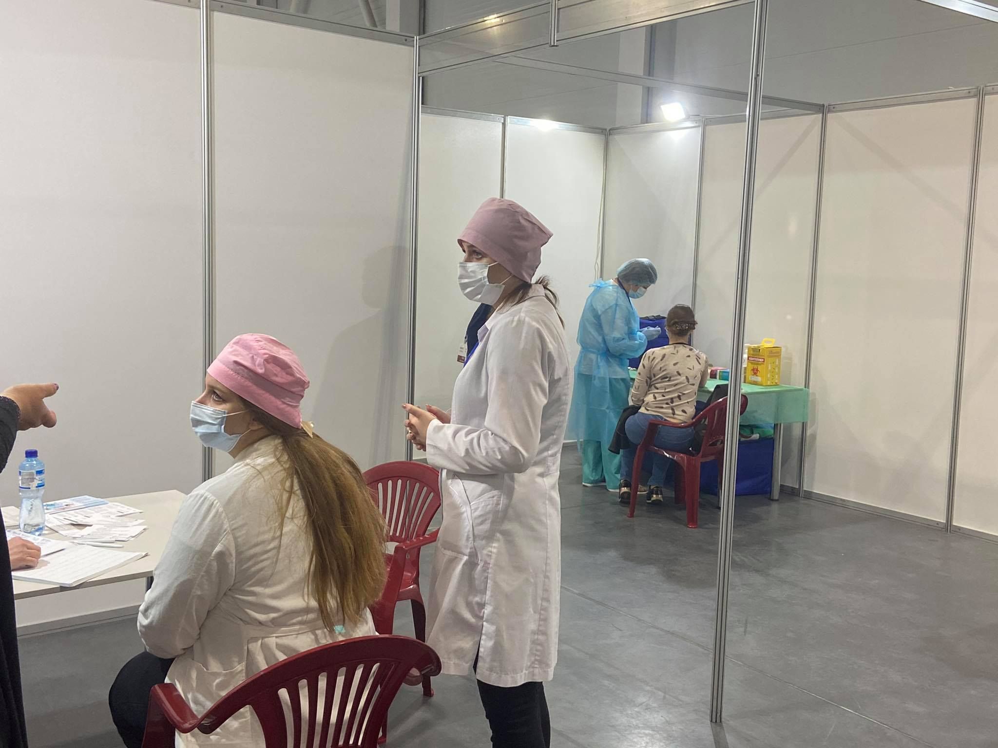 В Украине началась вакцинация коллективов: как сделать прививку В Украине началась вакцинация коллективов: как сделать прививку