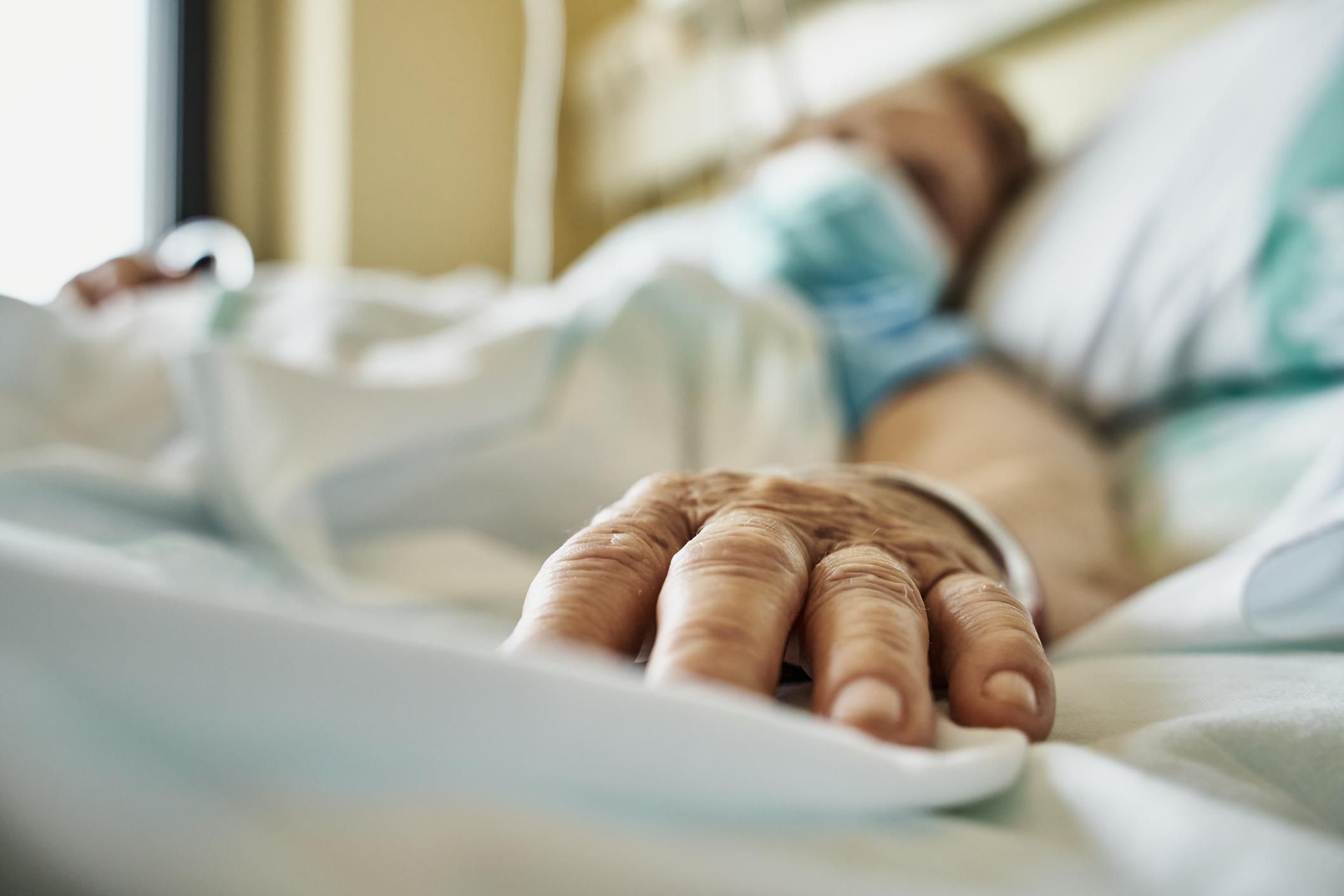 В Украине за сутки госпитализировали больше COVID-больных, чем обнаружили