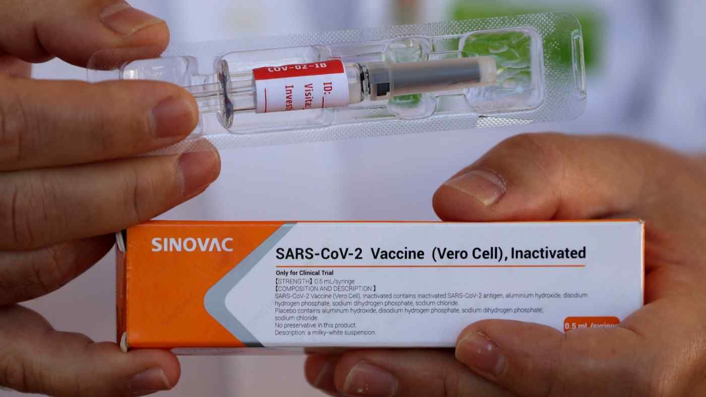Коли ЄС визнає CoronaVac, якою вакцинують в Україні: відповідь Кузіна