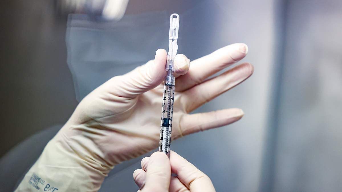 В Украине рекордное число прививок за сутки: количество иммунизированных перевалило за миллион