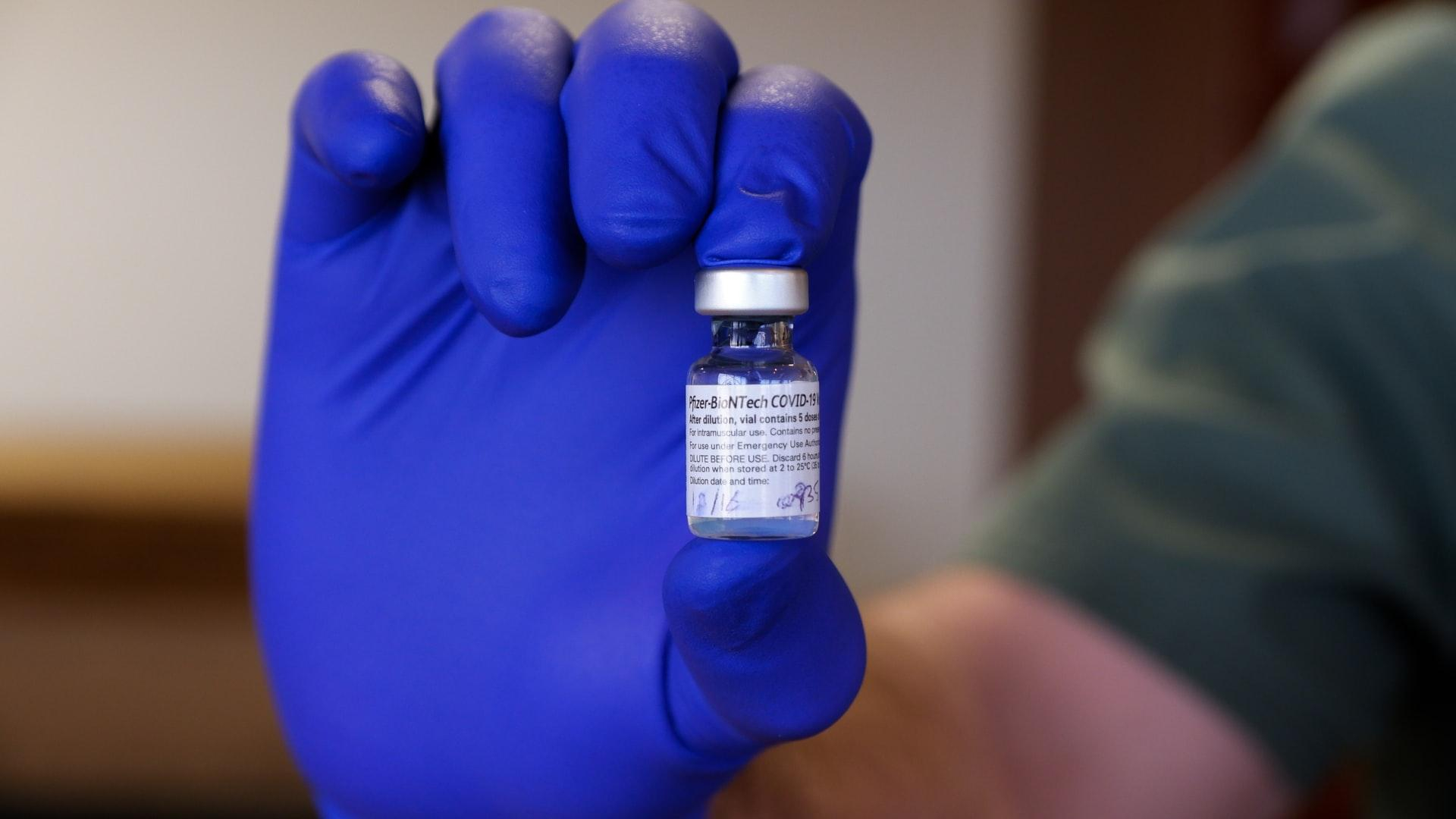 Розпочали випробовування третьої дози вакцини Pfizer