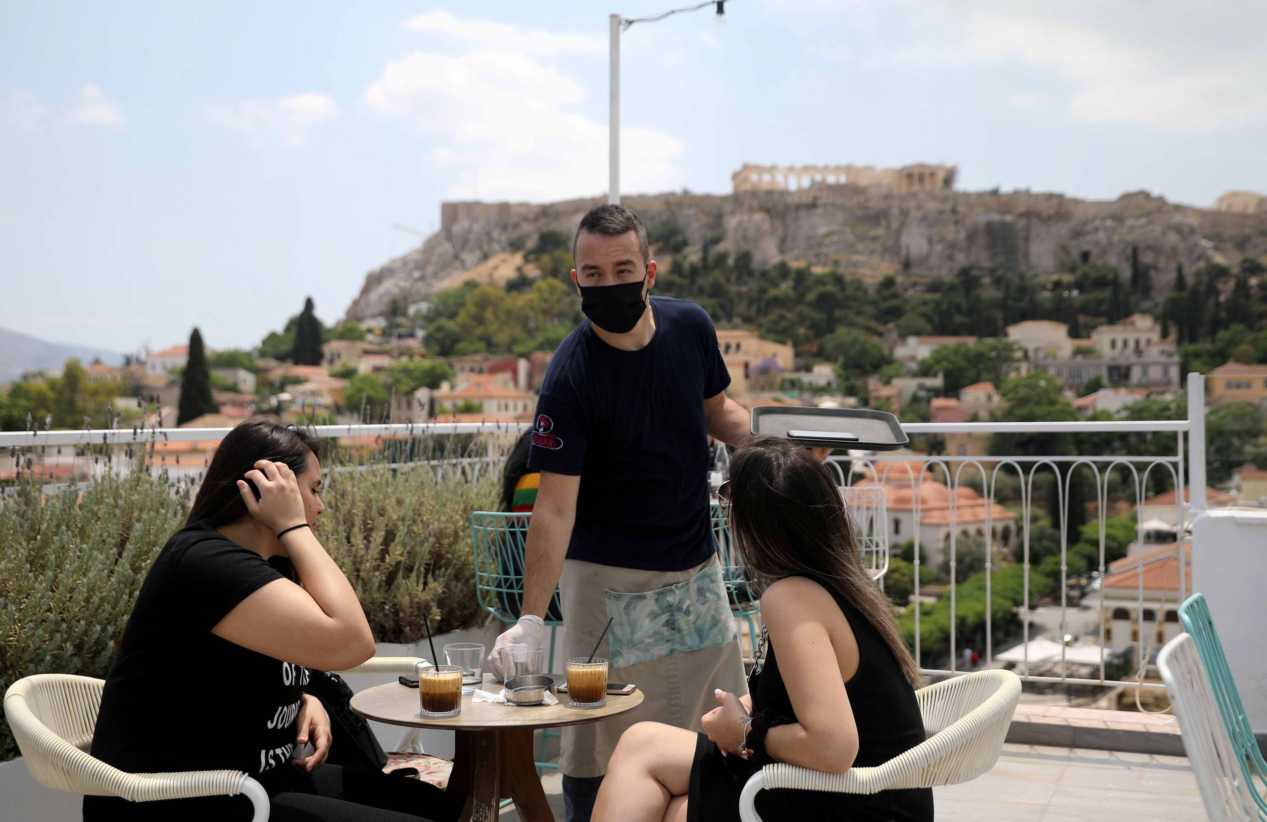 Нові СOVID-правила у Греції: у заклади пускатимуть лише вакцинованих