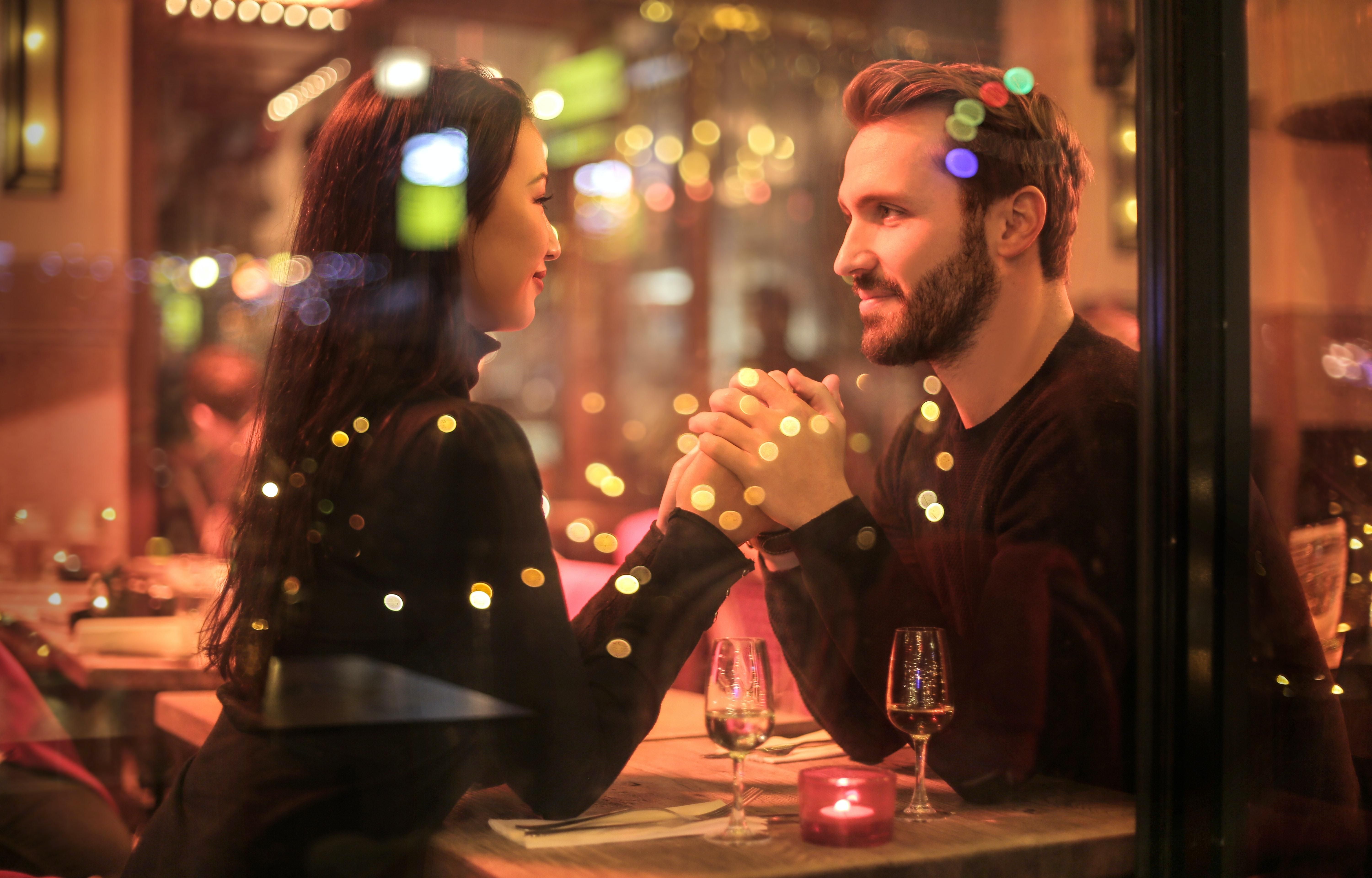 Від друзів до закоханих: дві третини романтичних стосунків починались з товаришування