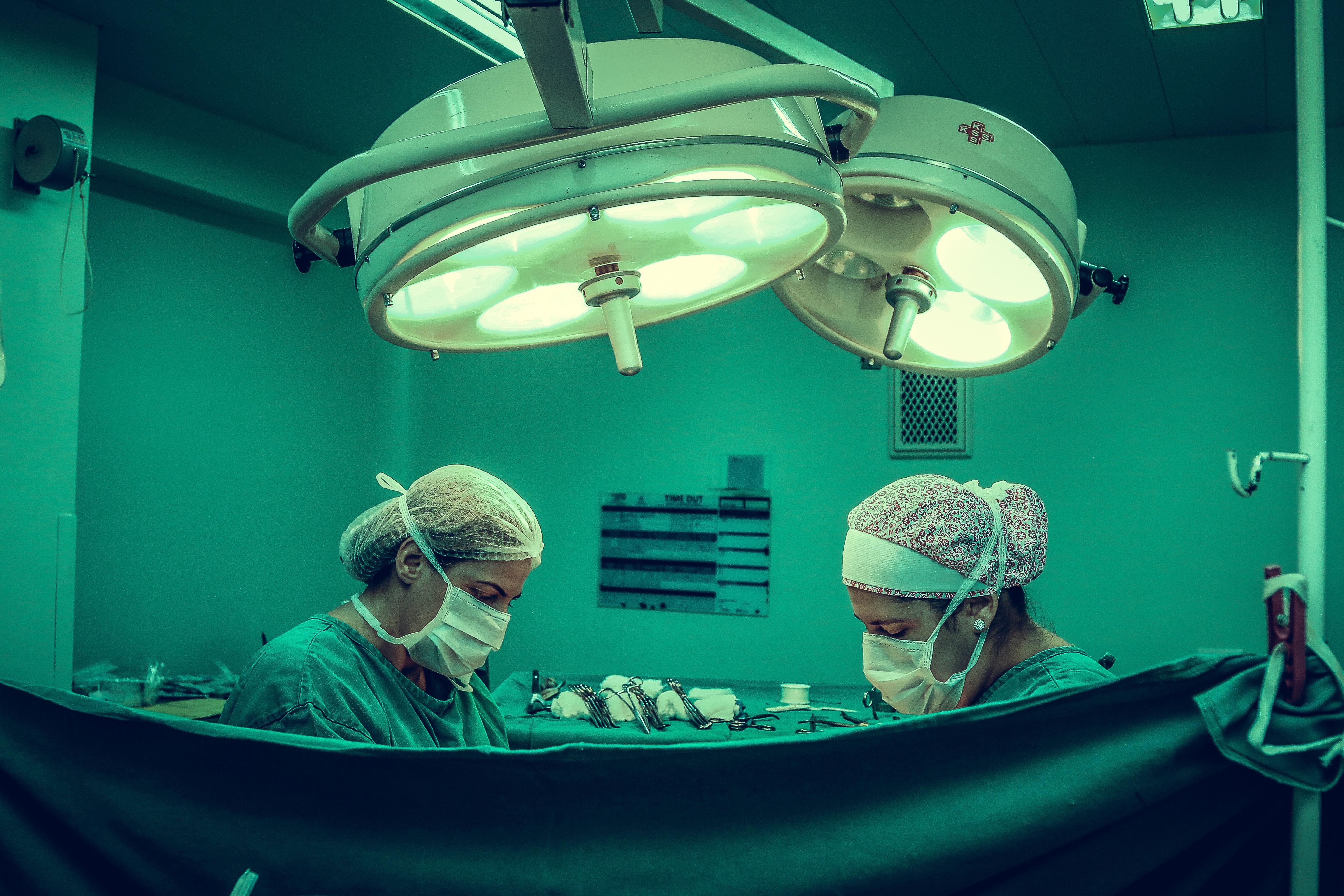 Вперше в Україні: двом дітям одночасно провели трансплантацію нирок 