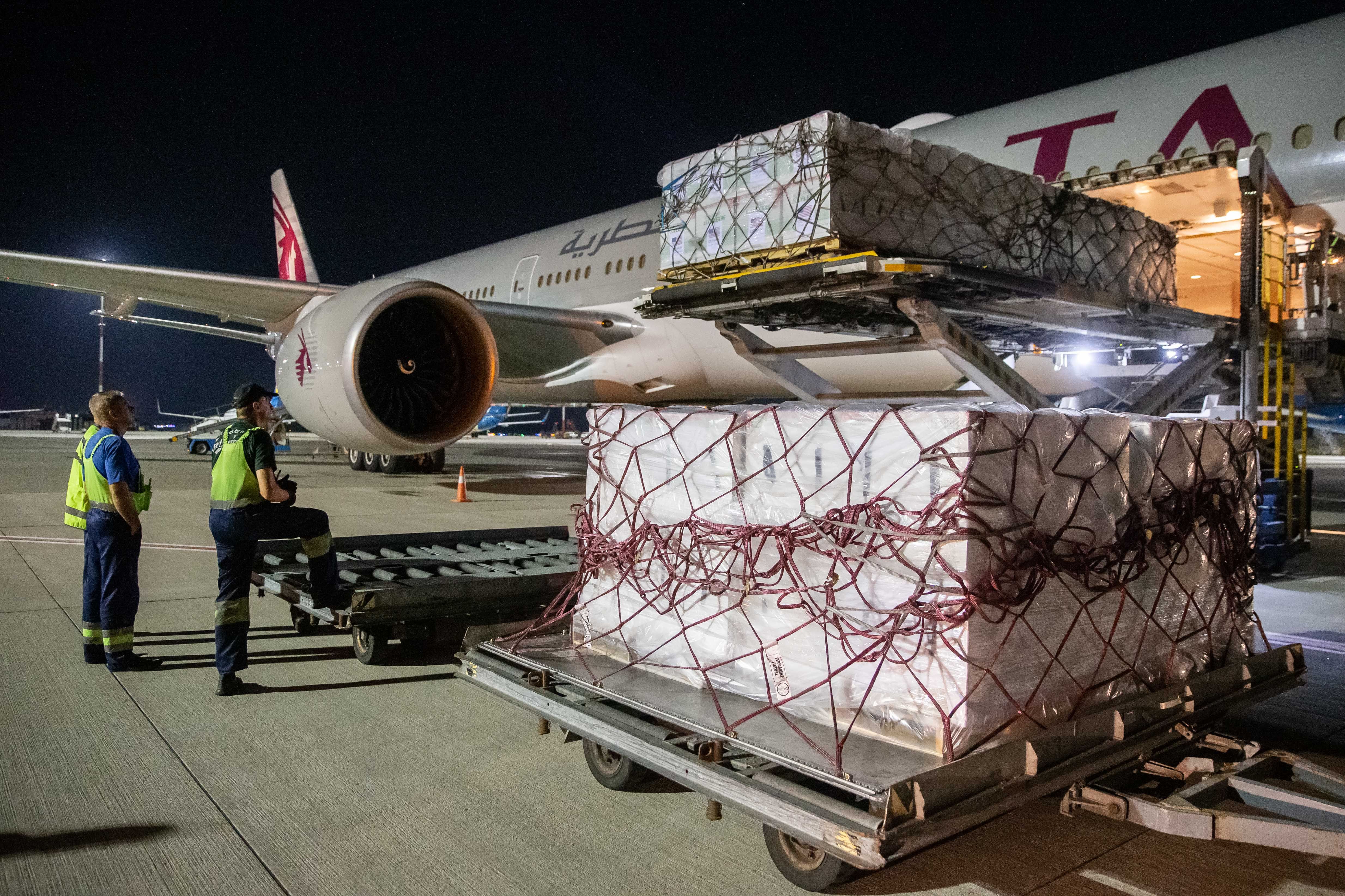 Україна отримала 2 мільйони доз вакцини Moderna від США
Україна отримала 2 мільйони доз вакцини Moderna від США