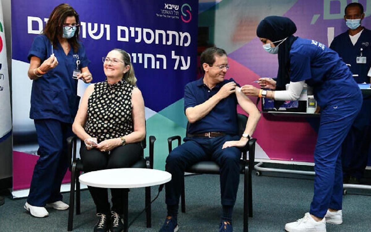 Перший у світі: президент Ізраїлю Герцоґ отримав третю дозу вакцини проти коронавірусу - новини Ізраїлю - Новини Здоров’я