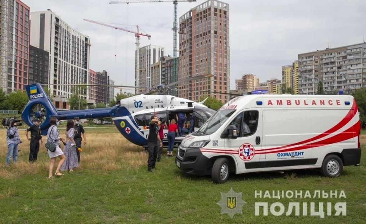 Тяжелобольного младенца с сепсисом на вертолете срочно привезли в "Охматдет" – фото, видео