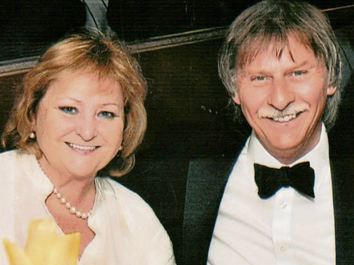 Супруги, прожившие вместе более 50 лет, умерли от коронавируса в один день Супруги, прожившие вместе более 50 лет, умерли от коронавируса в один день