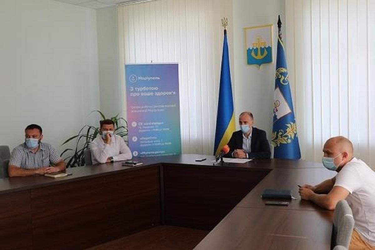 В Мариуполе пригрозили закрыть заведения с невакцинированными работниками во время локдауна В Мариуполе пригрозили закрыть заведения с невакцинированными работниками во время локдауна